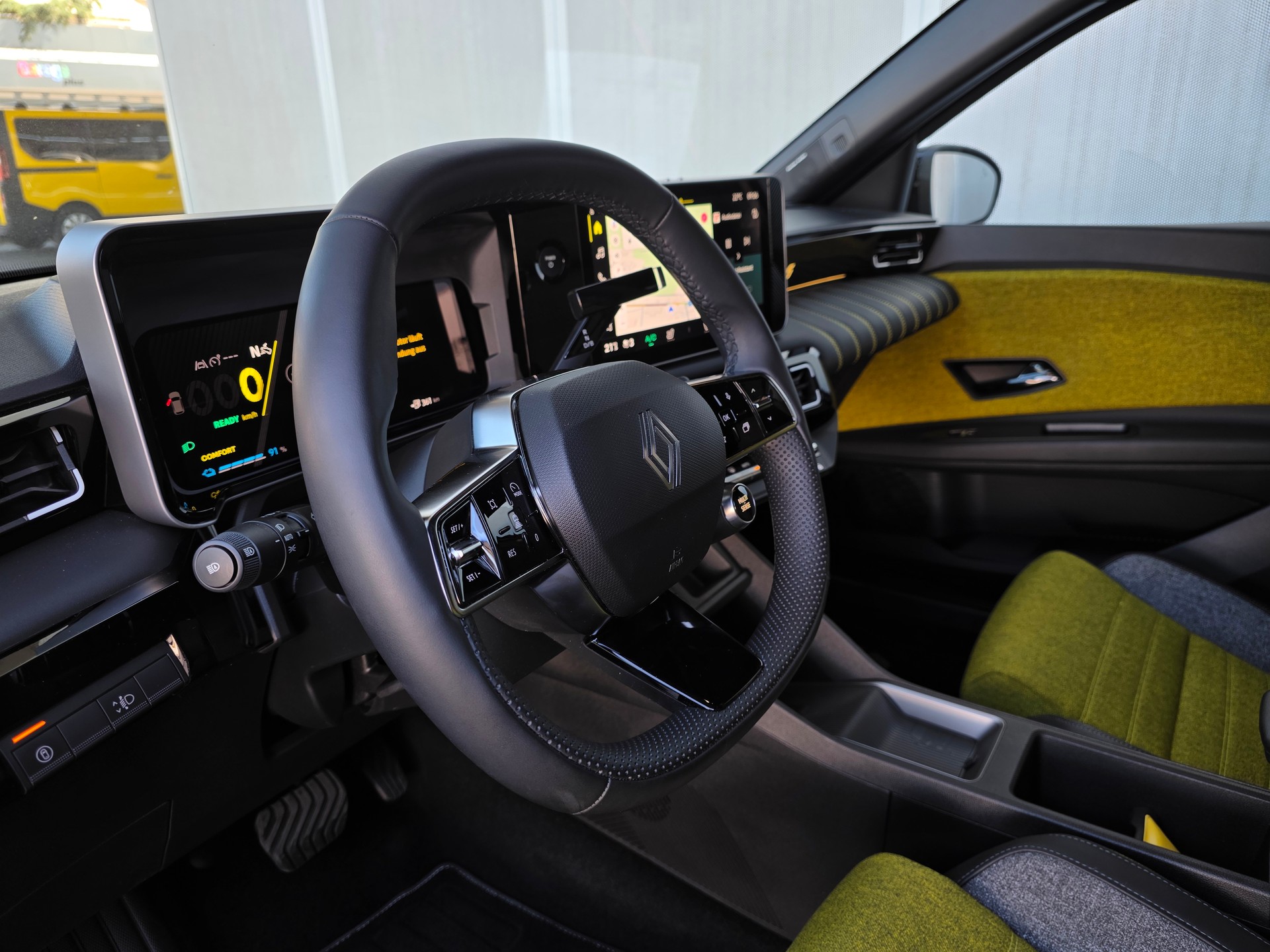 RENAULT R5 E-Tech Comfort Range 52 kWh Iconic Five-image-5