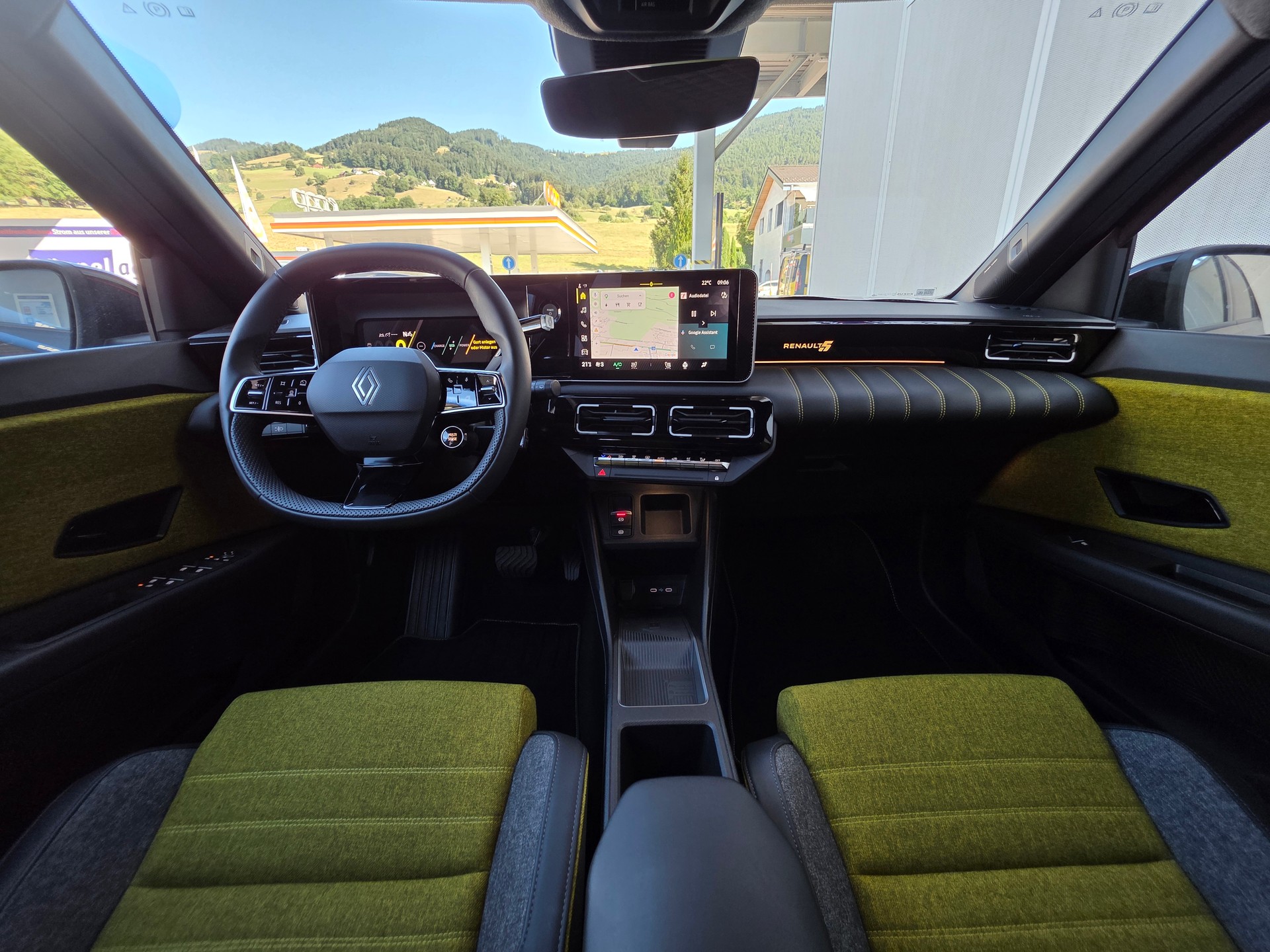 RENAULT R5 E-Tech Comfort Range 52 kWh Iconic Five-image-6