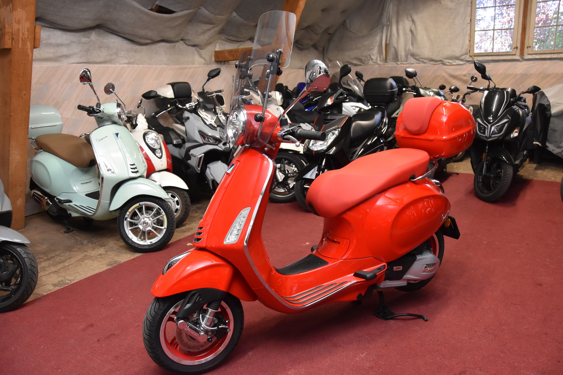PIAGGIO Vespa 125 Primavera Red-image-1