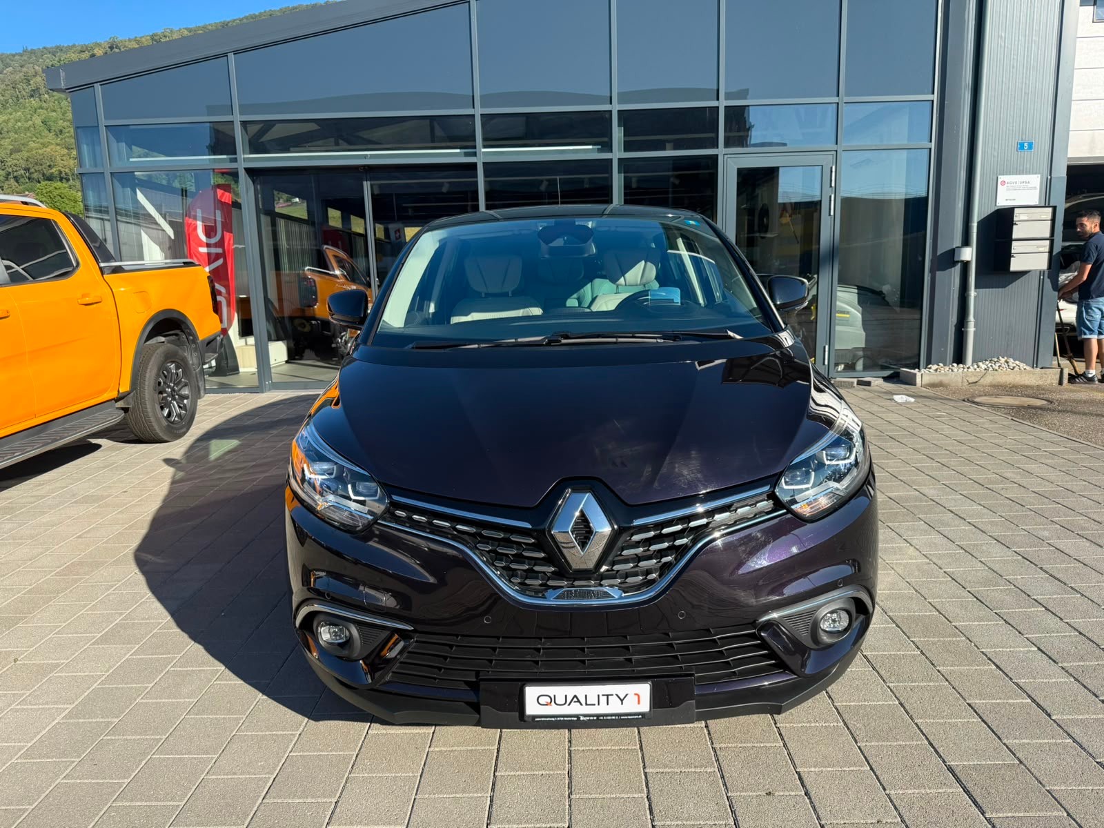 RENAULT Scénic 1.6 dCi Initiale Paris EDC-showroom-element-1