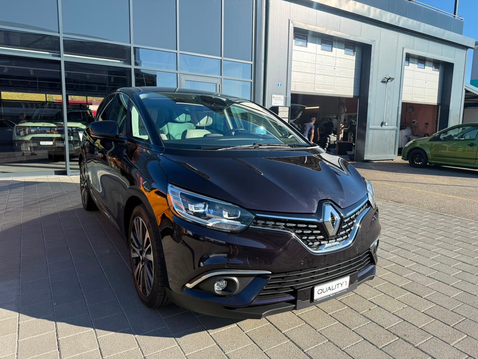 RENAULT Scénic 1.6 dCi Initiale Paris EDC-showroom-element-3