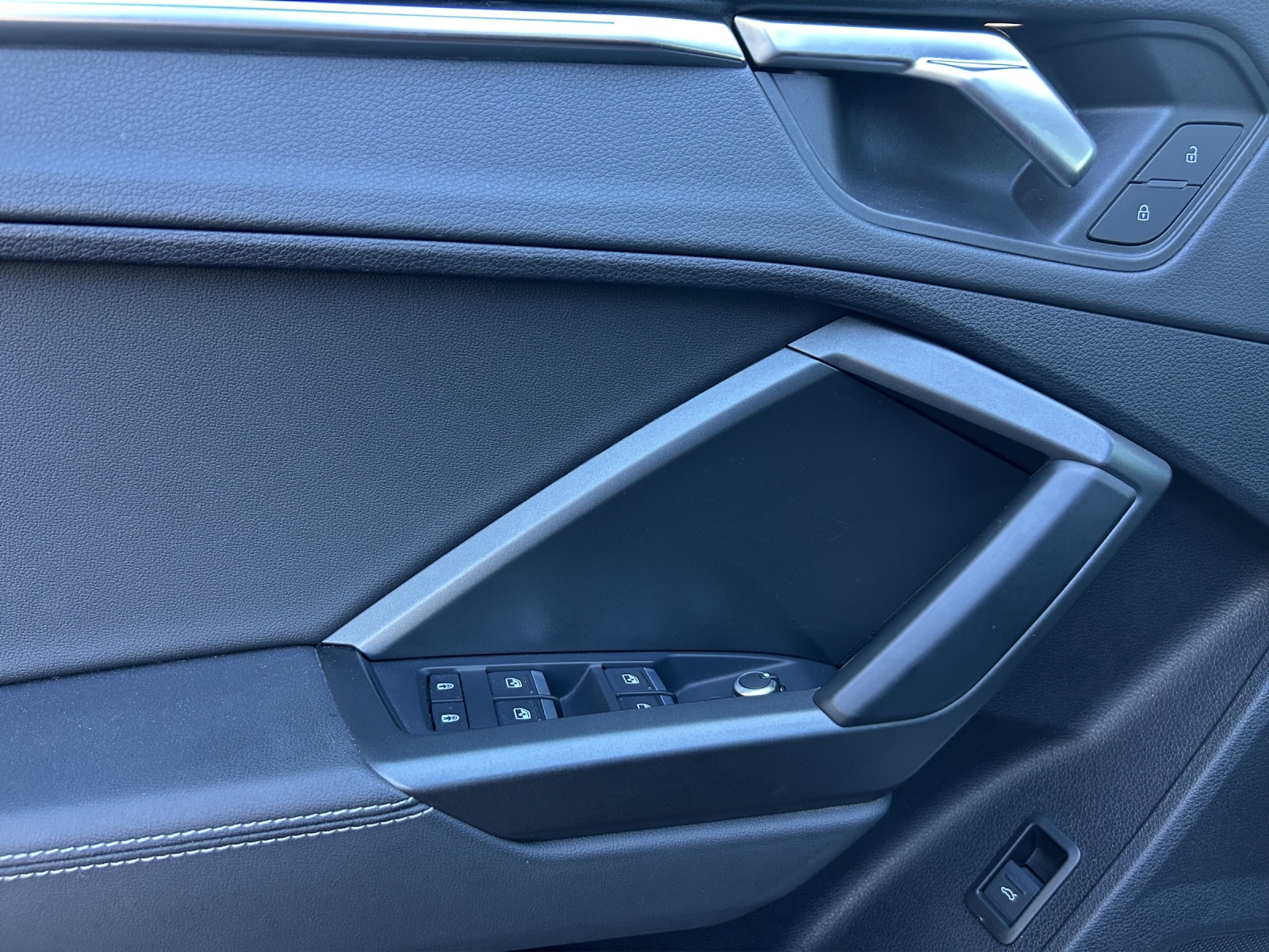 AUDI Q3 35 TFSI S line Attraction S-tronic-image-20