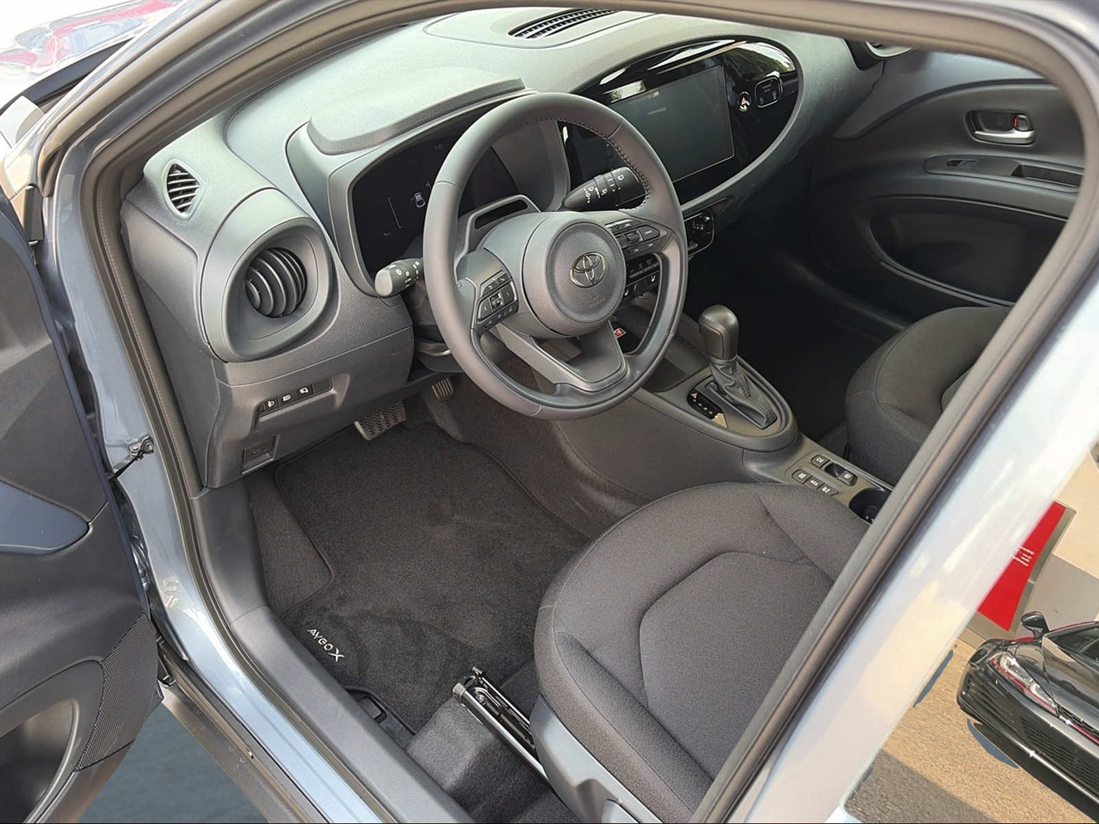 TOYOTA Aygo X 1.5 Comfort e-CVT-image-6