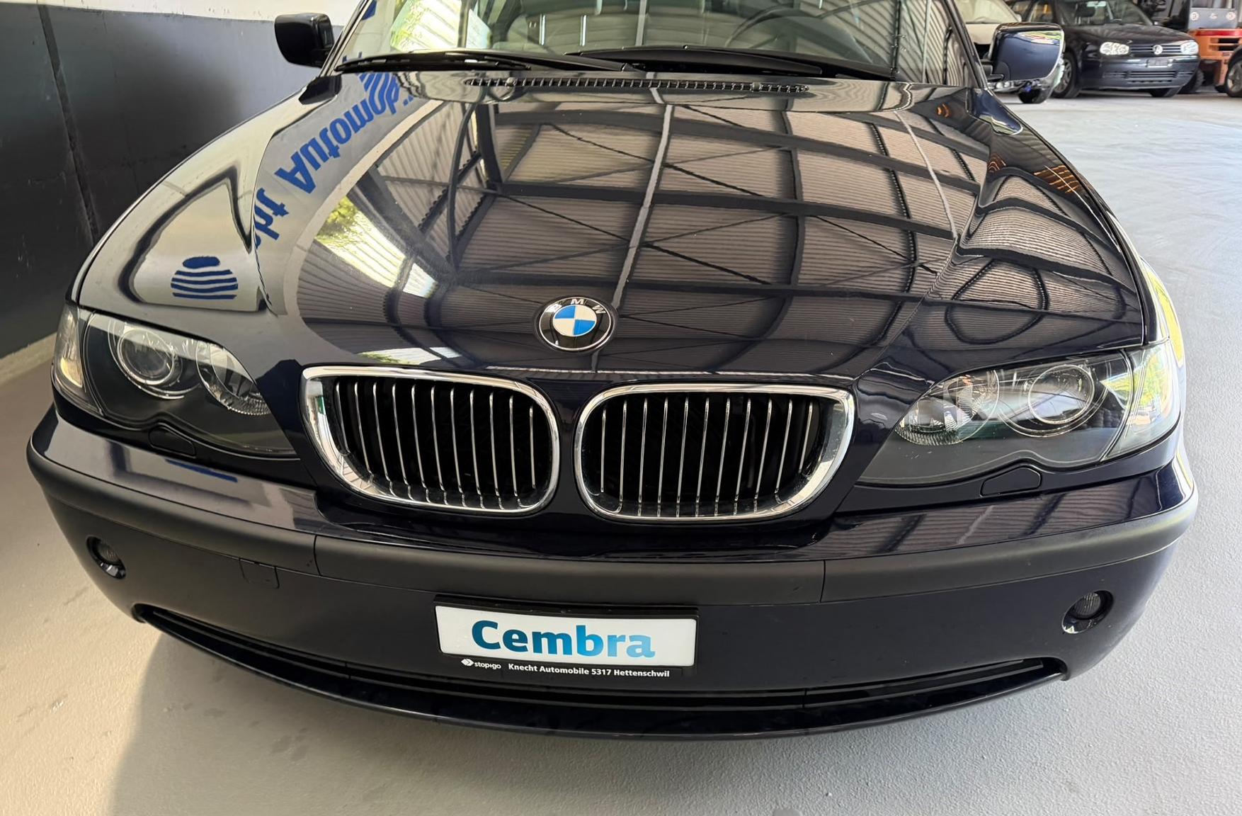 BMW 325xi-showroom-element-2