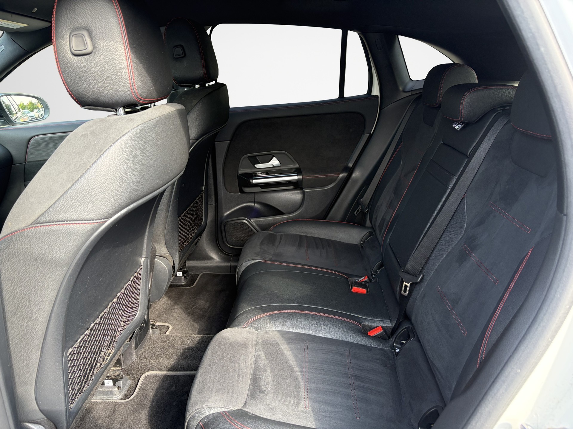 MERCEDES-BENZ EQA 250 AMG Line-image-14