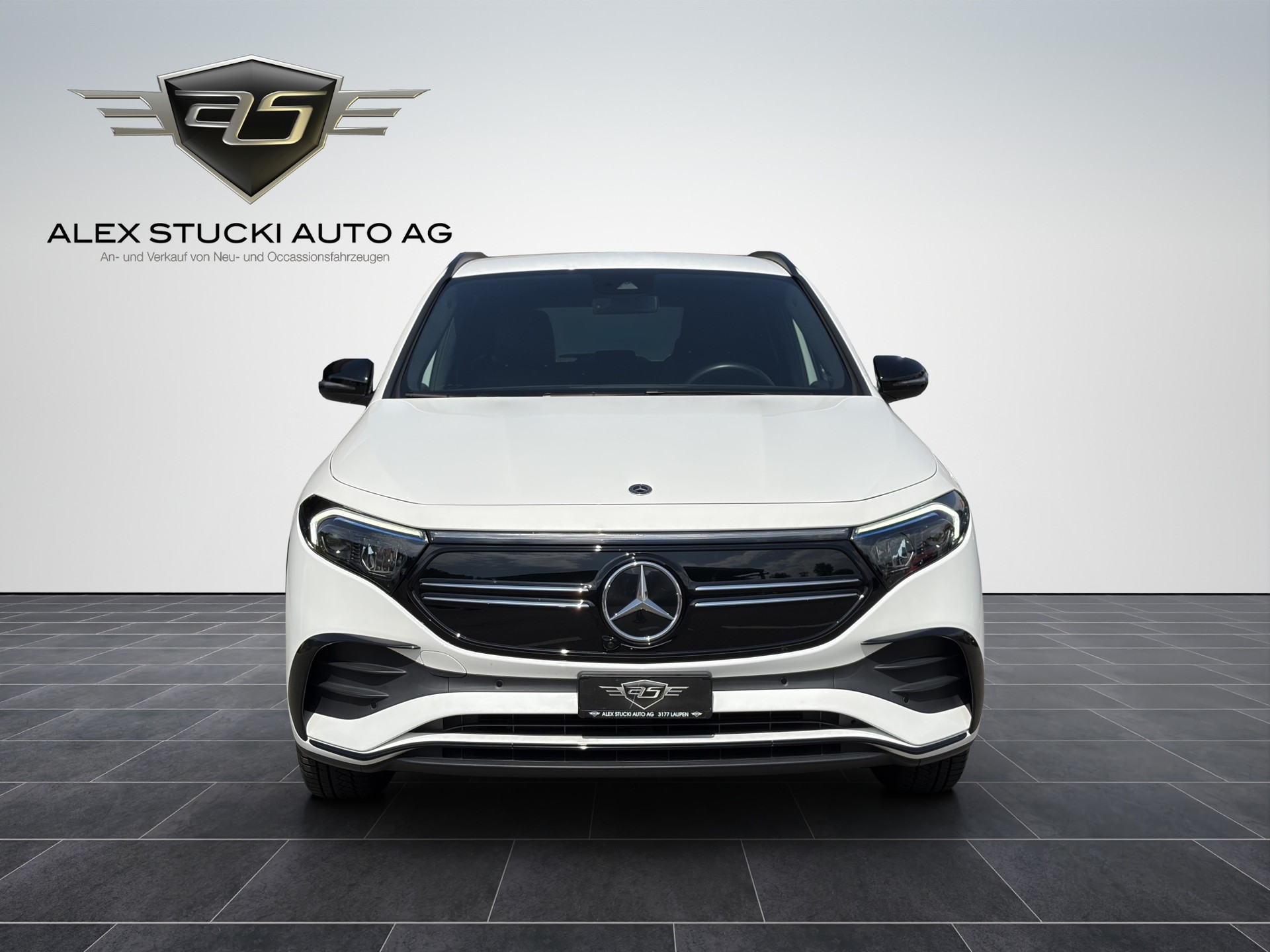 MERCEDES-BENZ EQA 250 AMG Line-showroom-element-1