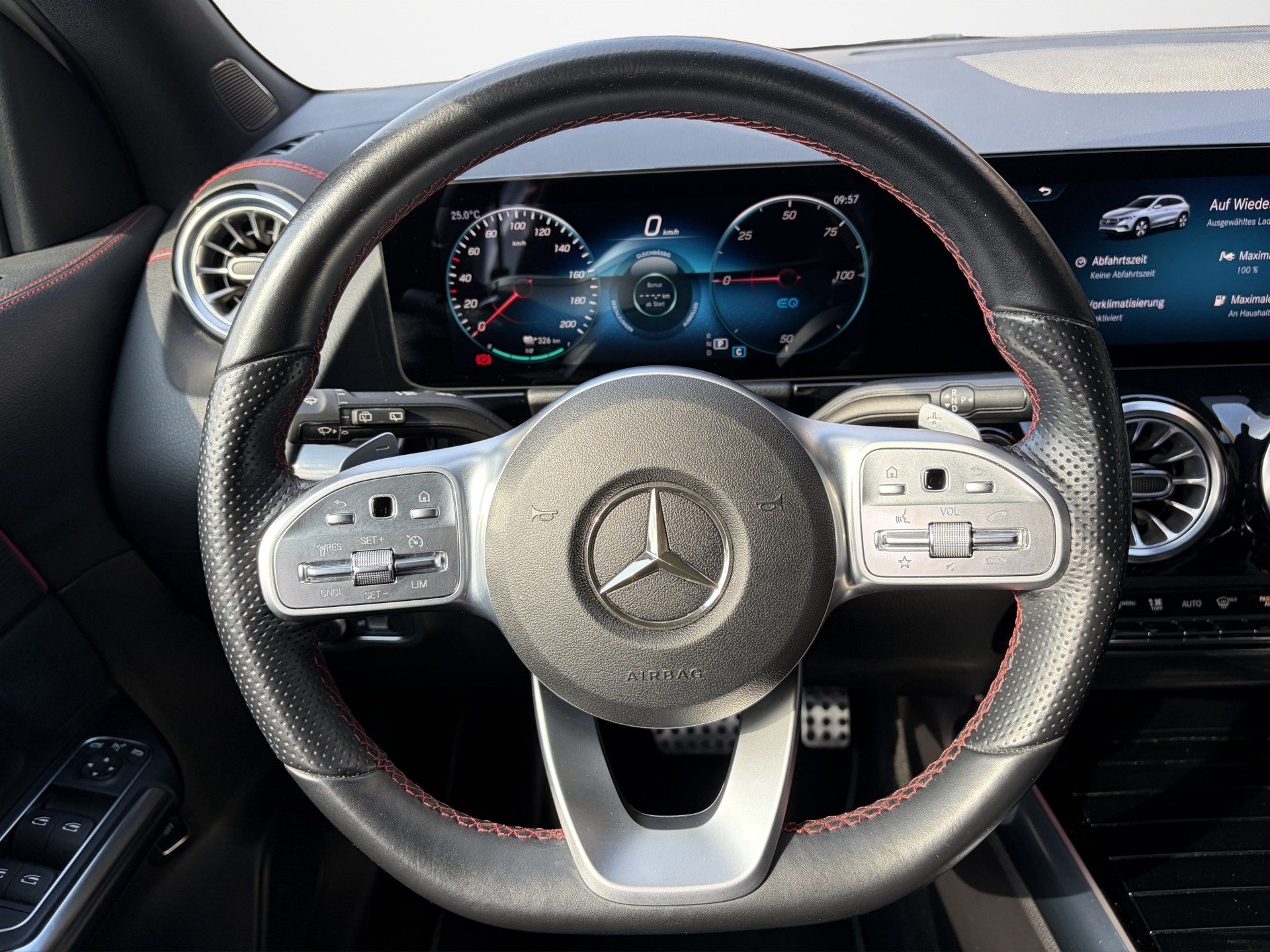 MERCEDES-BENZ EQA 250 AMG Line-image-11