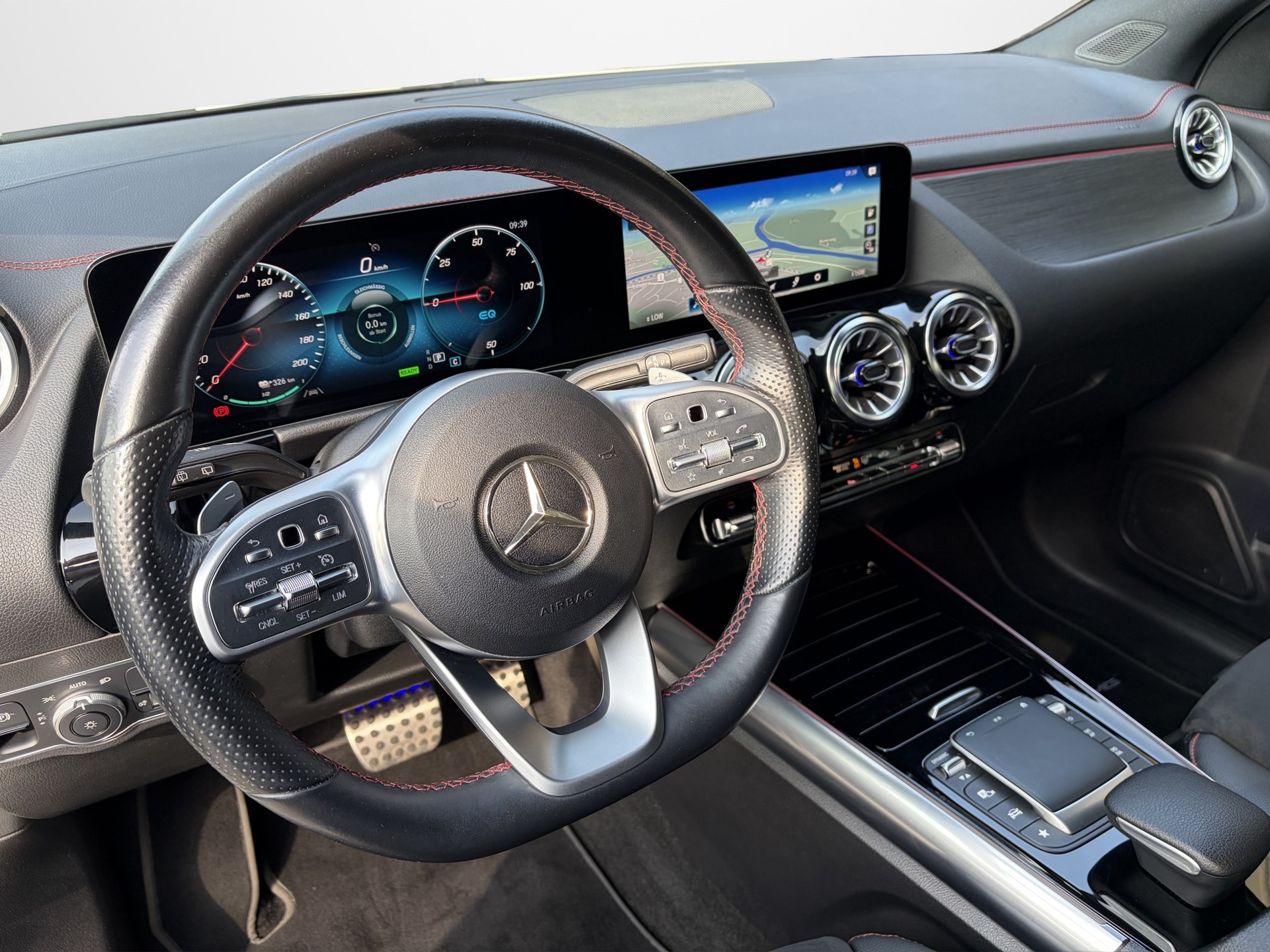 MERCEDES-BENZ EQA 250 AMG Line-image-10
