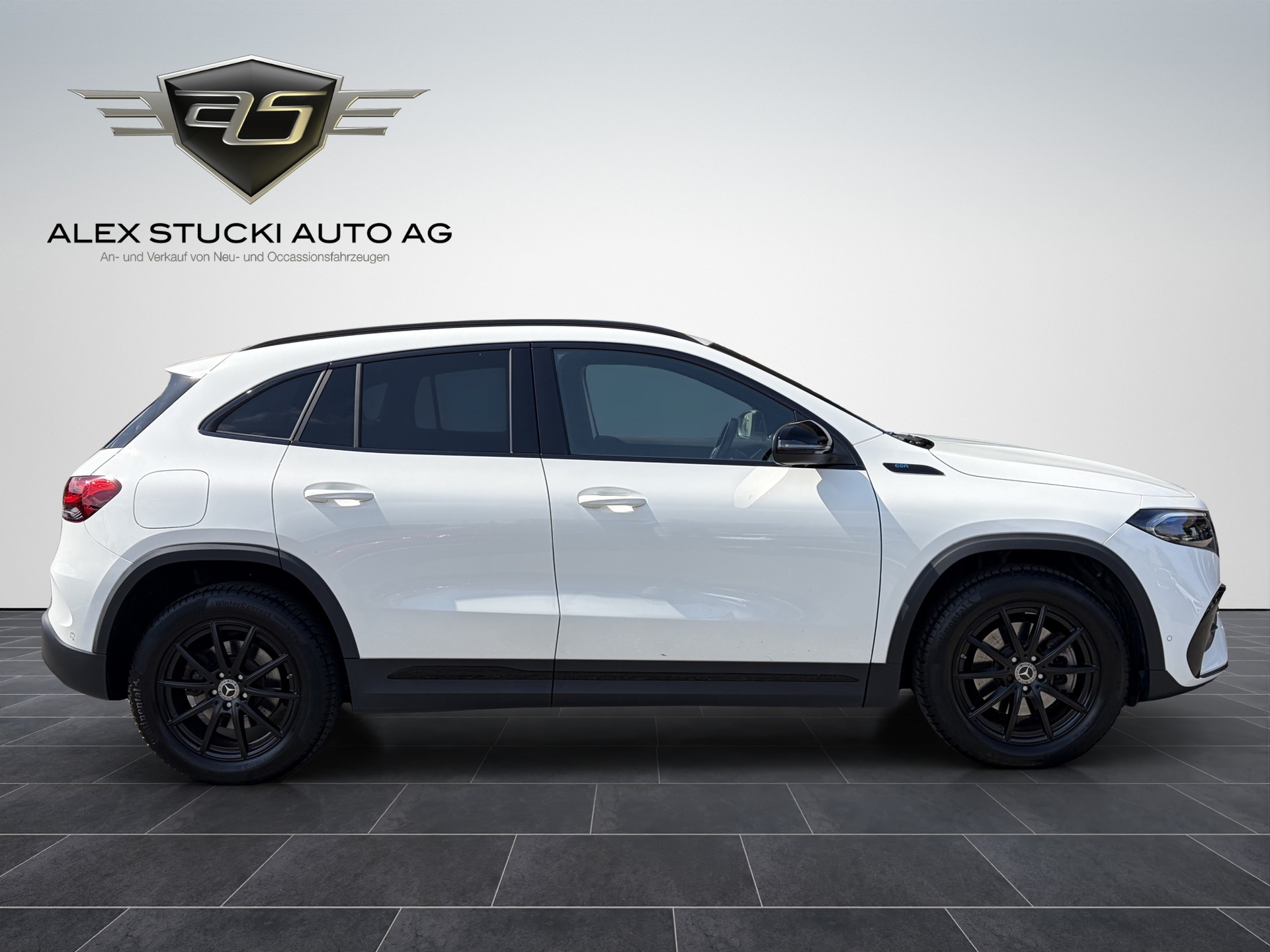 MERCEDES-BENZ EQA 250 AMG Line-showroom-element-3