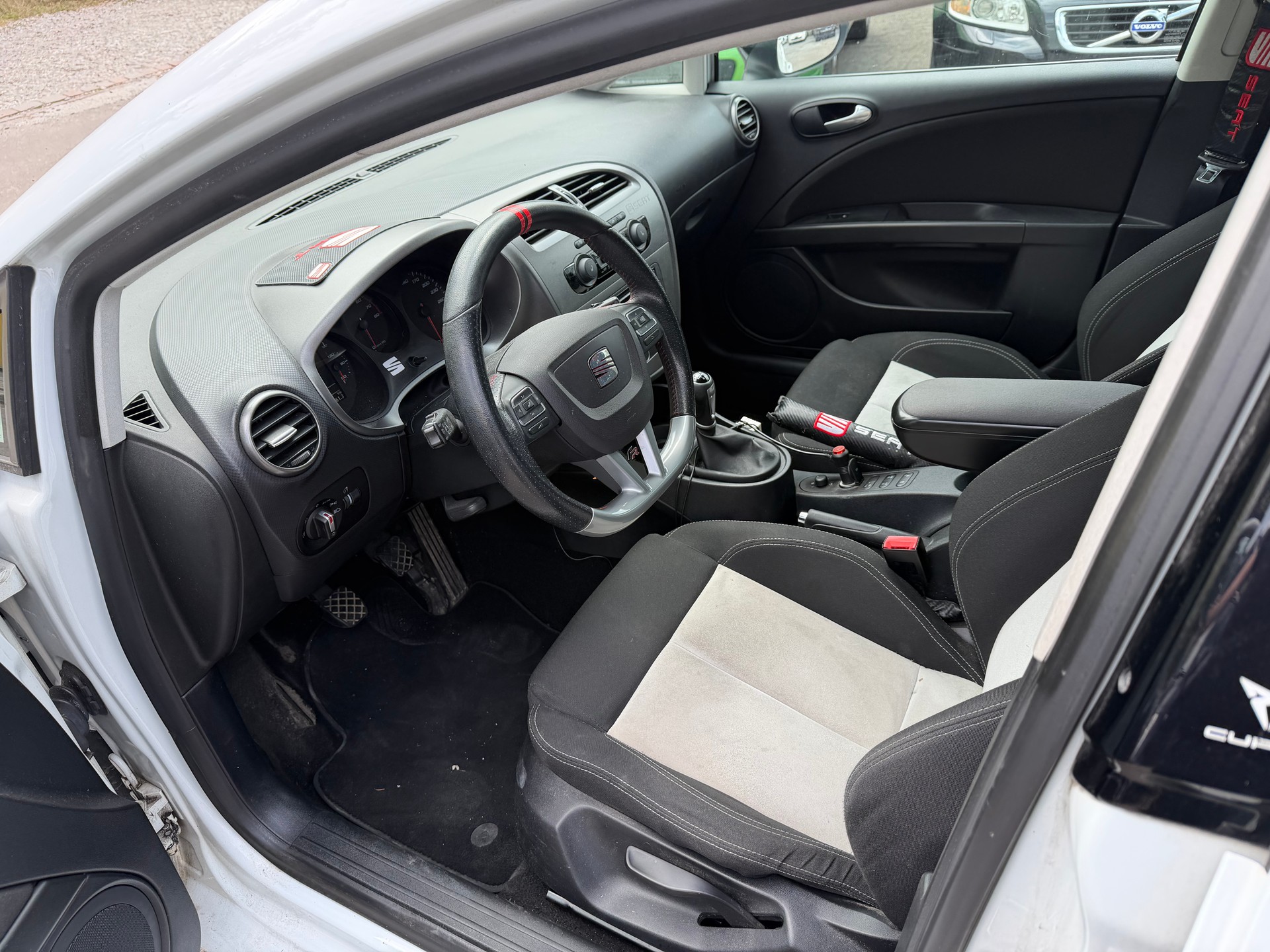 SEAT Leon 2.0 TSI FR-image-12