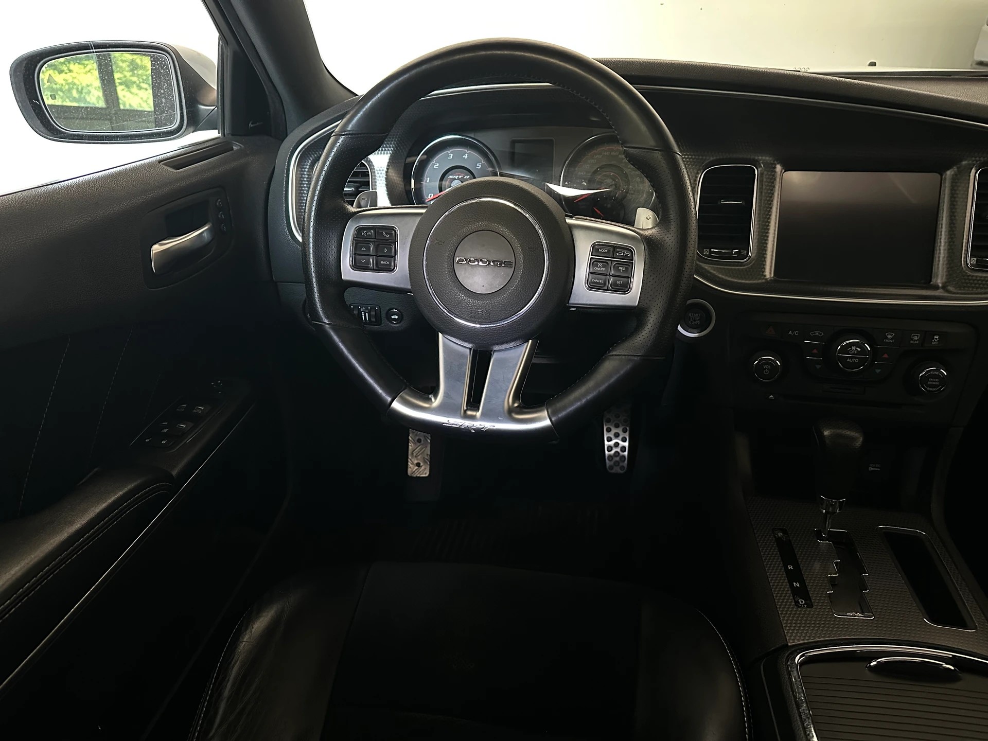 DODGE Charger SRT-8-image-11