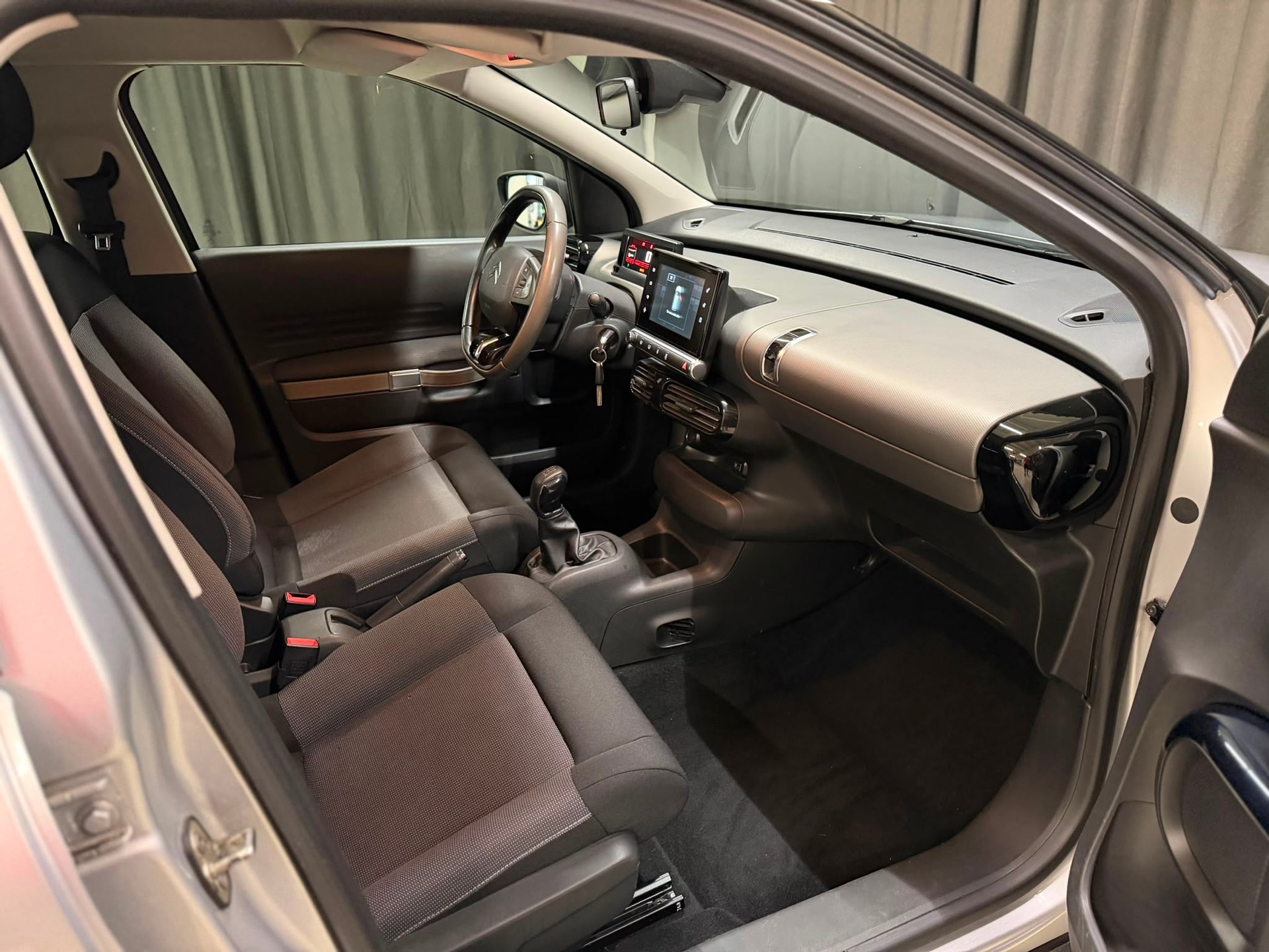 CITROEN C4 Cactus 1.2 VTi Shine Edition-image-8