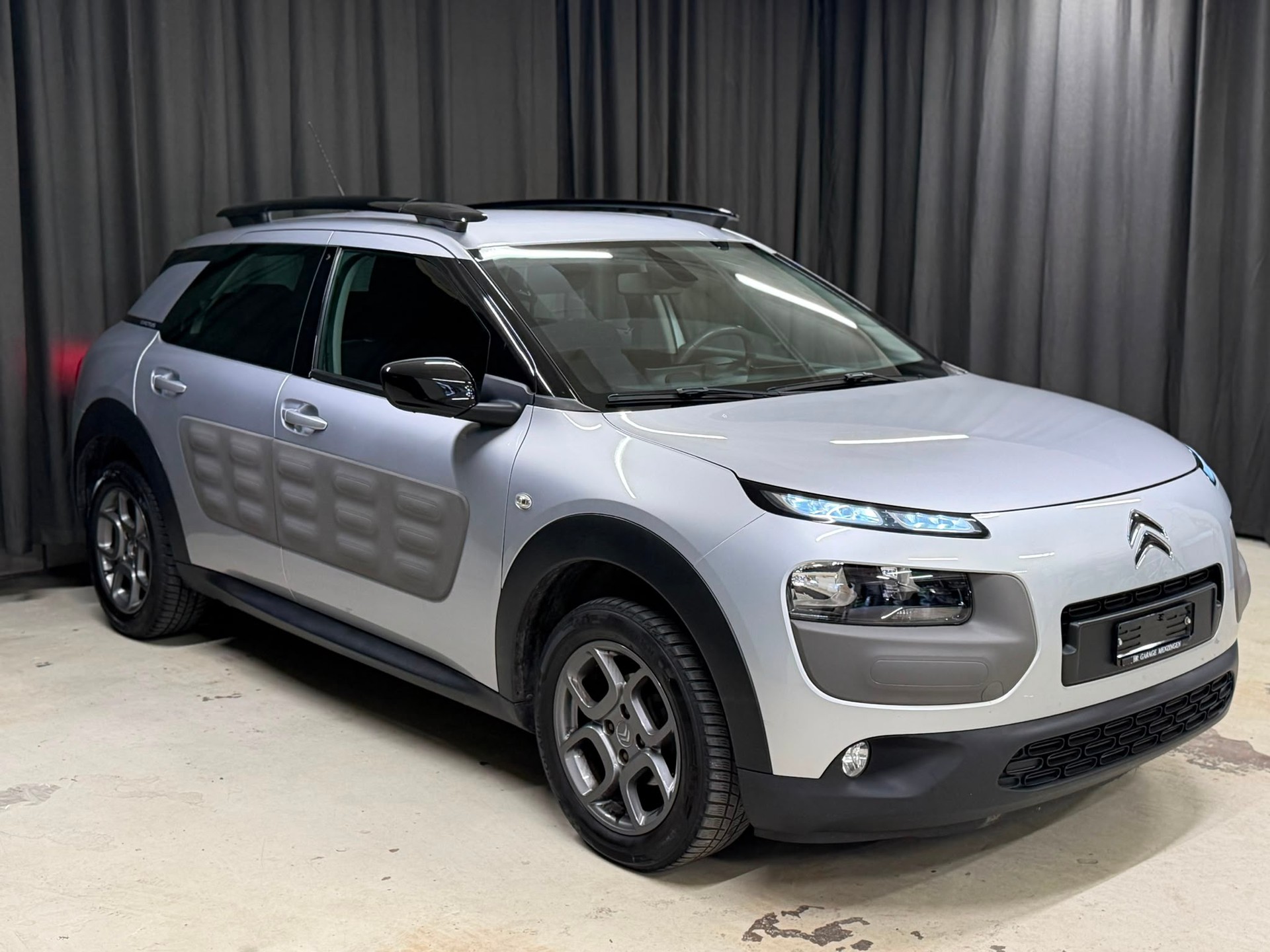 CITROEN C4 Cactus 1.2 VTi Shine Edition-image-1