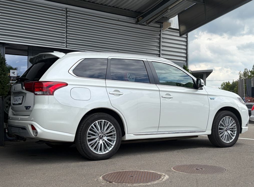 MITSUBISHI Outlander 2.4 PHEV Diamond 4WD Automatic-showroom-element-2