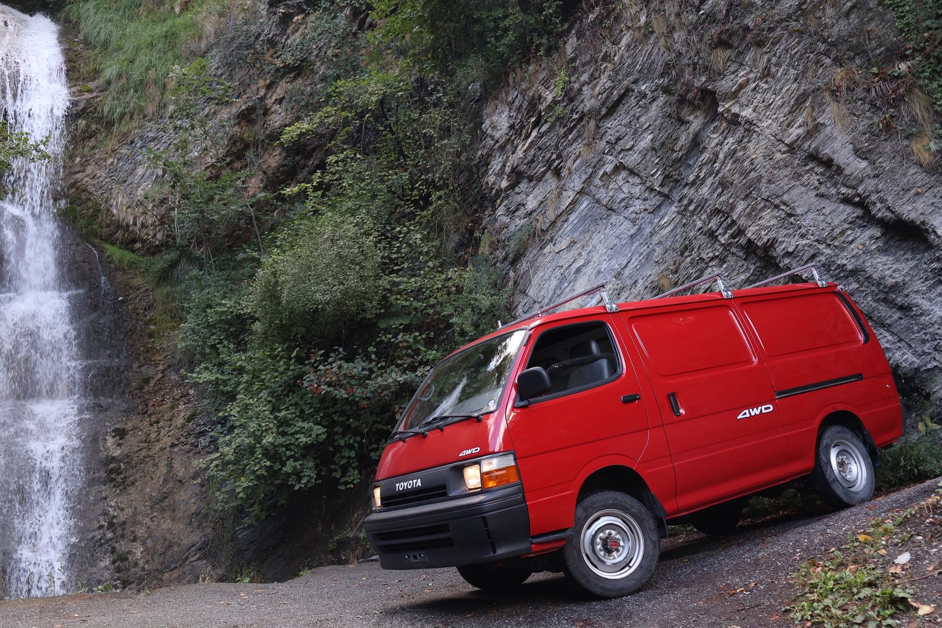 TOYOTA Hiace 2.4 EFI 4x4-showroom-element-1