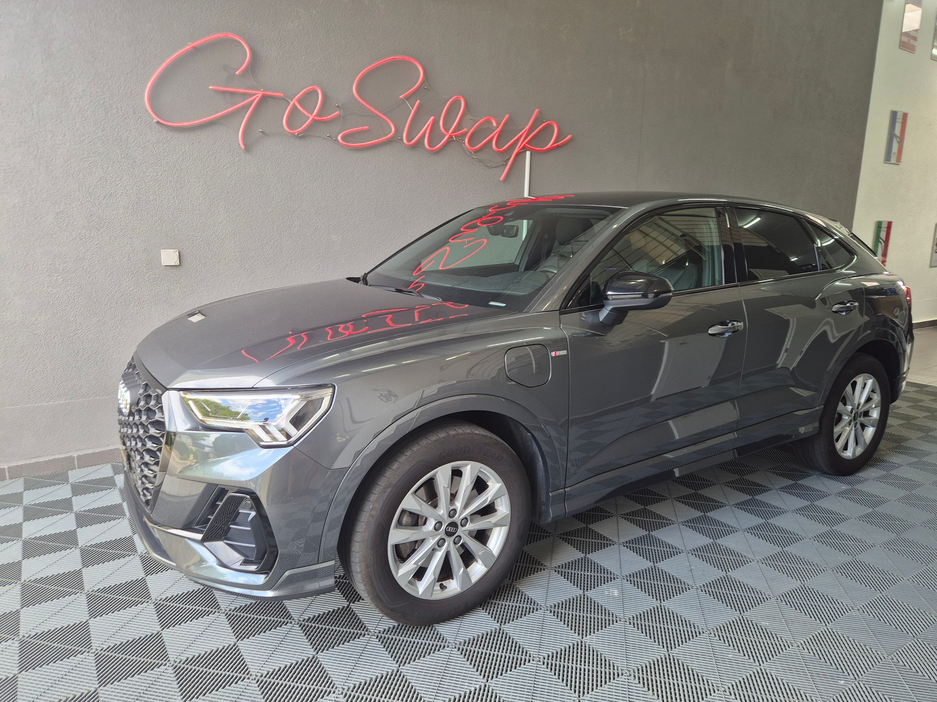 AUDI Q3 Sportback 45 TFSI e S line S-tronic-showroom-element-1