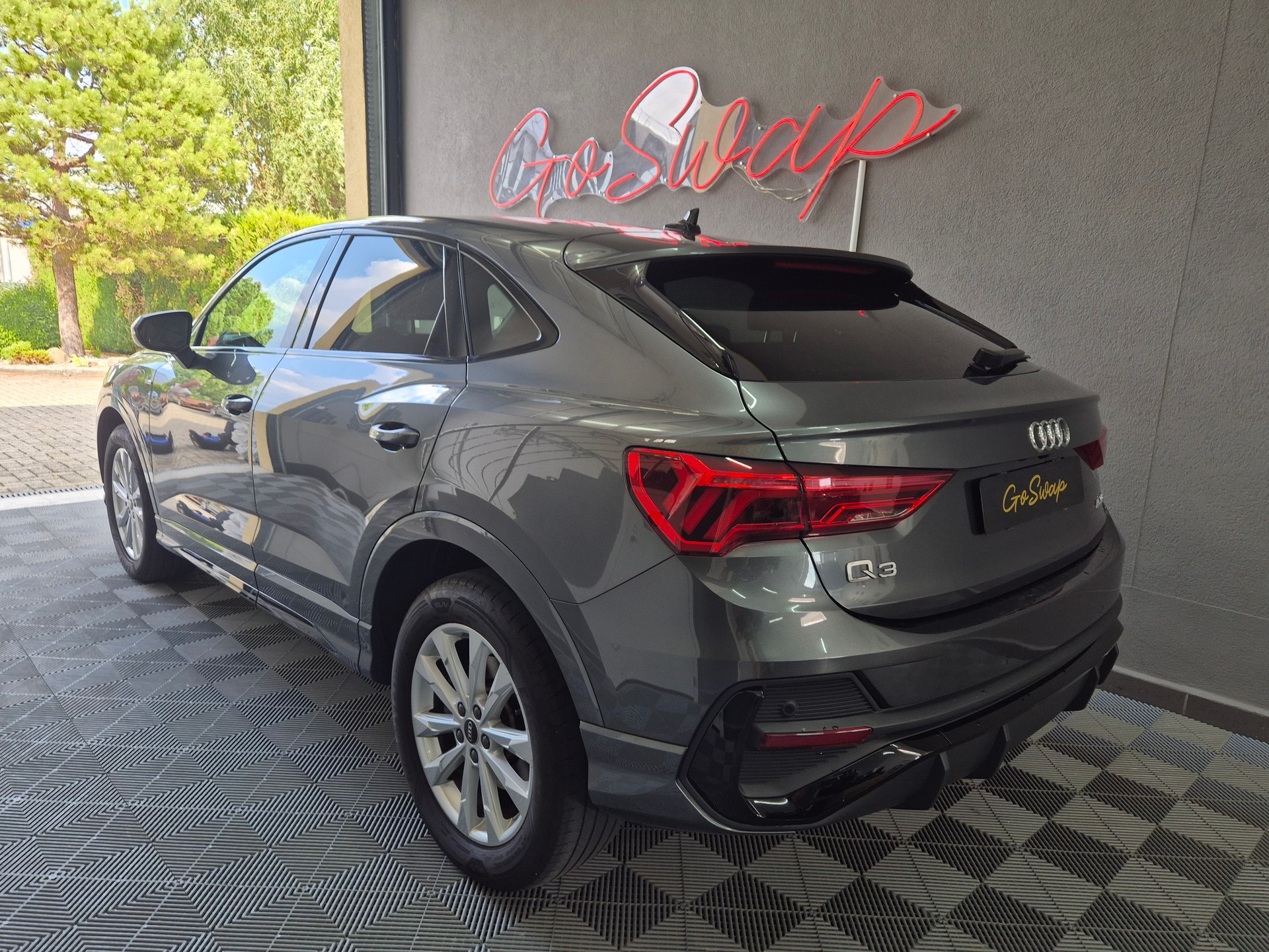 AUDI Q3 Sportback 45 TFSI e S line S-tronic-showroom-element-3