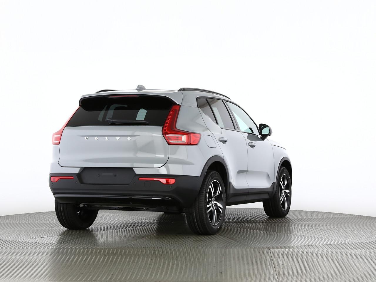 VOLVO XC40 2.0 B3 MH Plus Dark-showroom-element-1