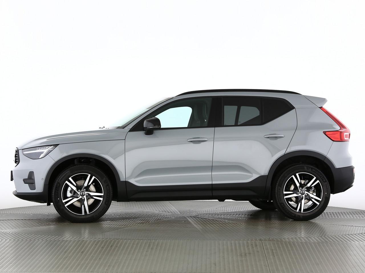 VOLVO XC40 2.0 B3 MH Plus Dark-showroom-element-2