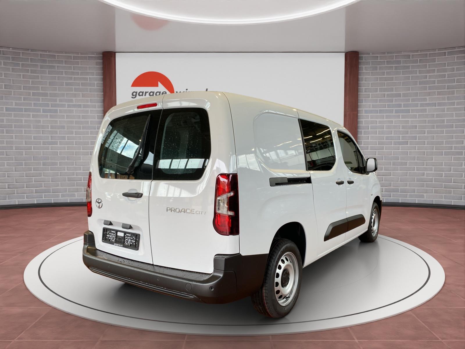 TOYOTA PROACE CITY Van L2 1.2 Active-image-4