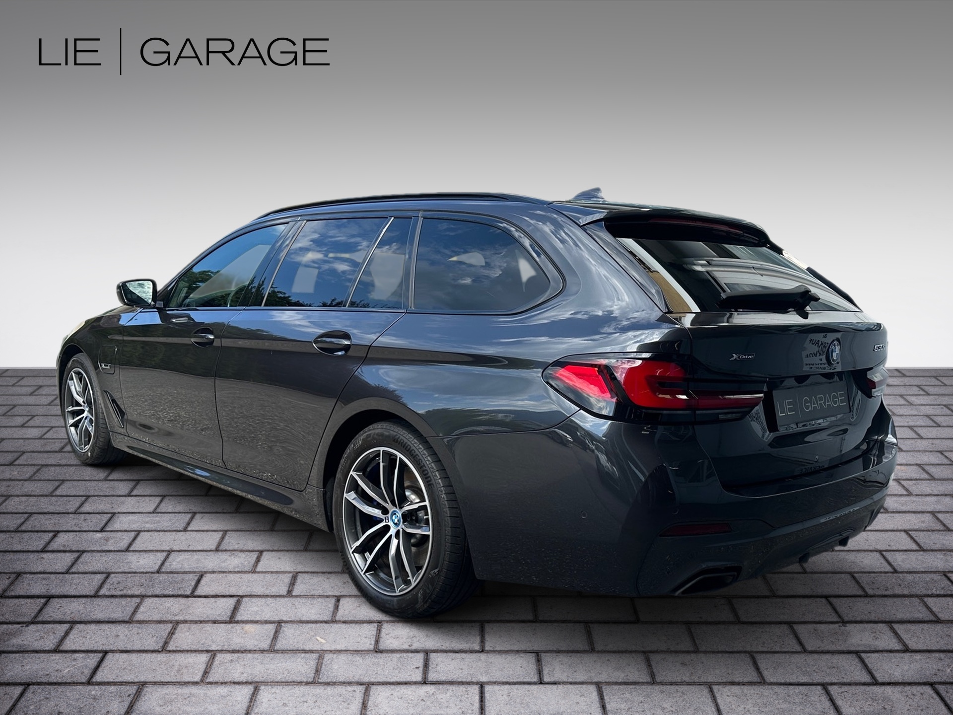 BMW 530e xDrive Touring Pure M Sport Steptronic-showroom-element-3