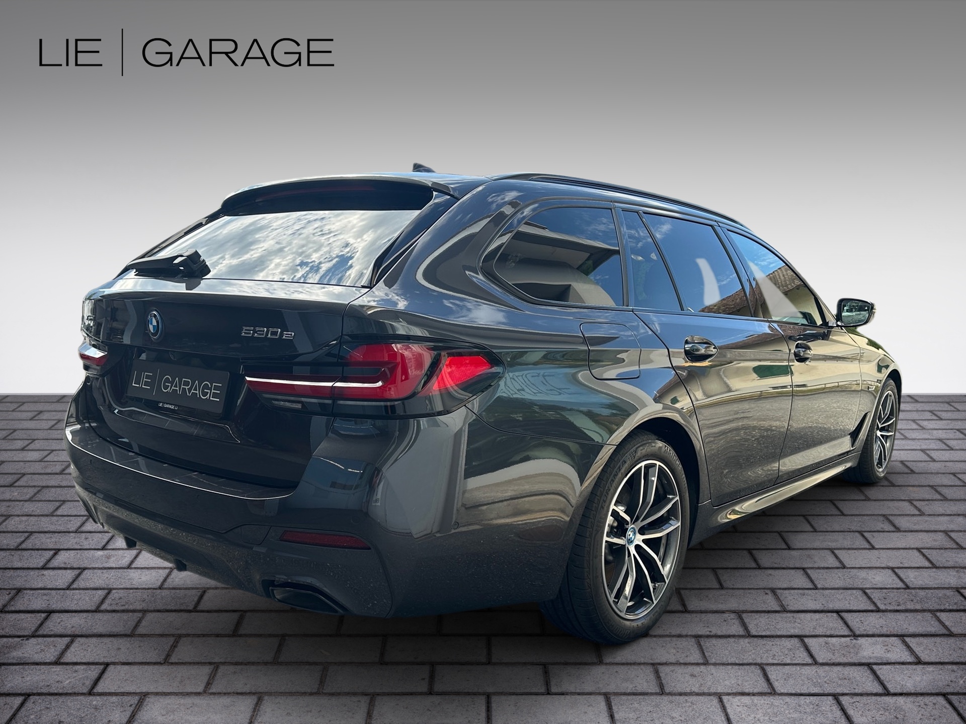 BMW 530e xDrive Touring Pure M Sport Steptronic-showroom-element-2