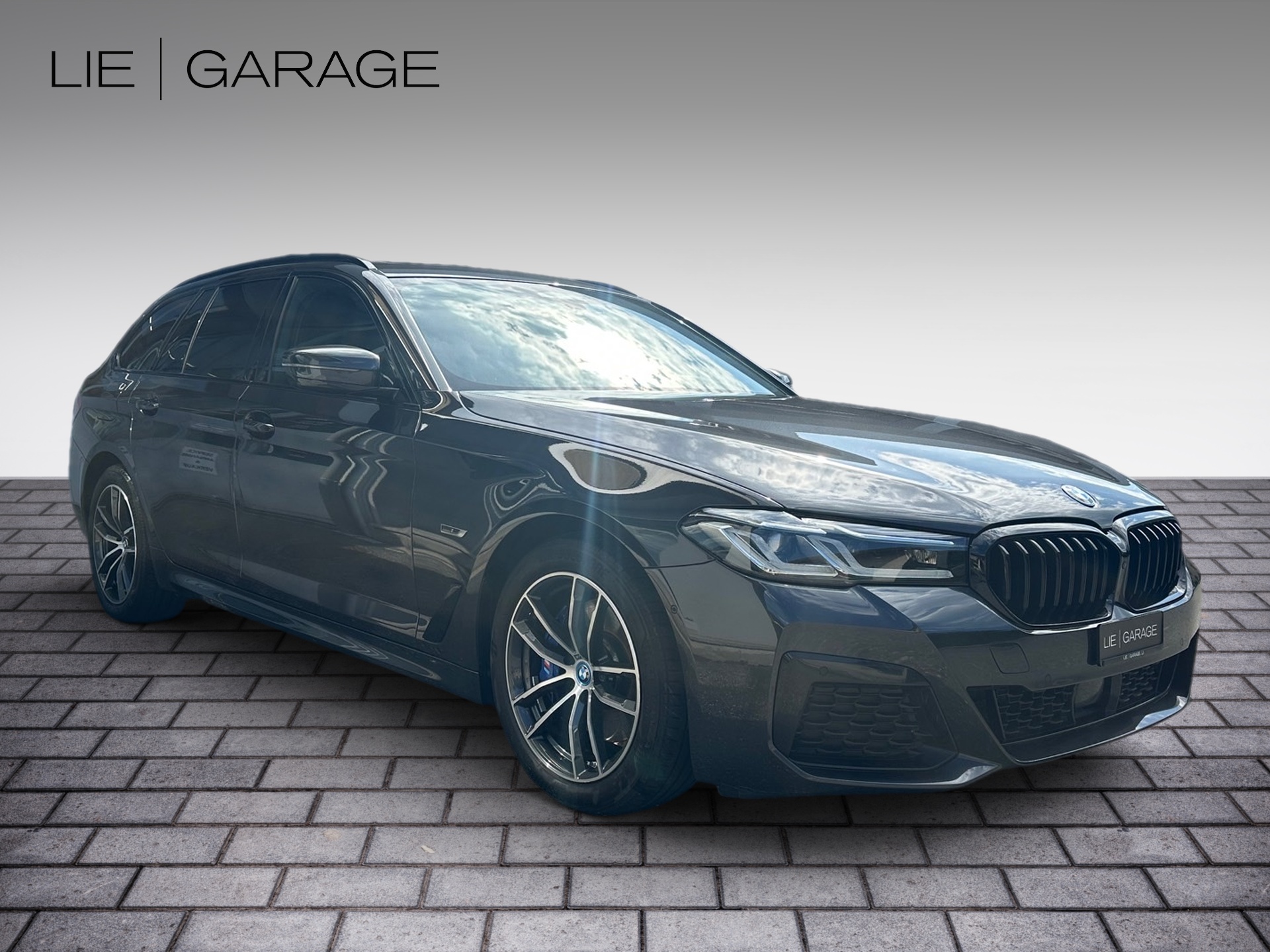 BMW 530e xDrive Touring Pure M Sport Steptronic-showroom-element-1