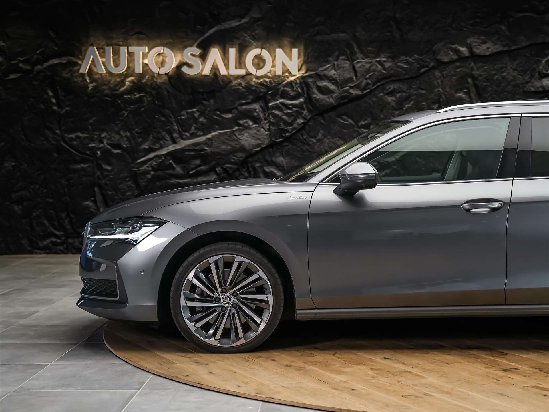 SKODA Superb Combi 2.0 TDi L&K 4x4 DSG *Panorama*Massage*Sitzbelüftung*AHK*-image-18