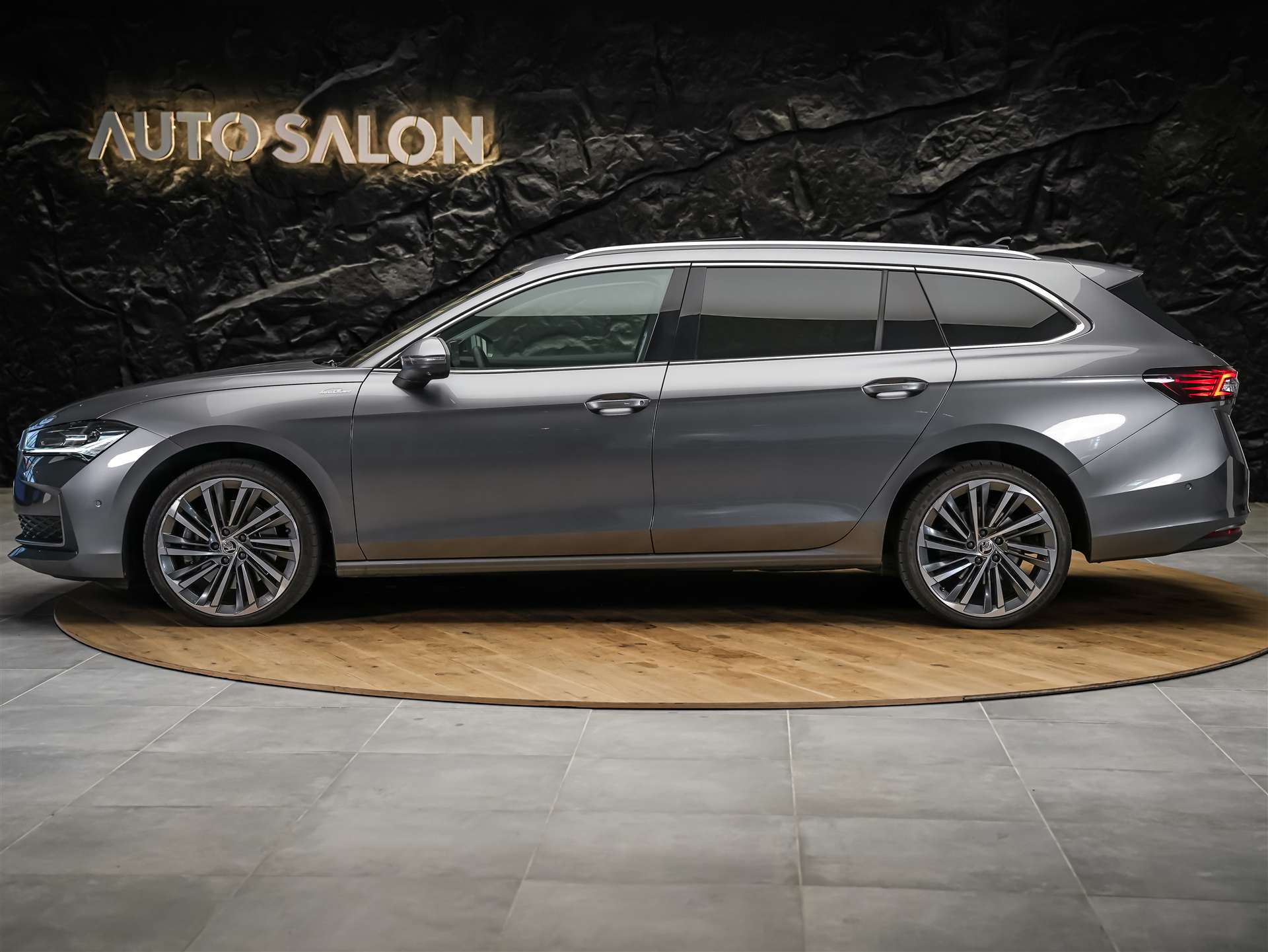 SKODA Superb Combi 2.0 TDi L&K 4x4 DSG *Panorama*Massage*Sitzbelüftung*AHK*-showroom-element-1