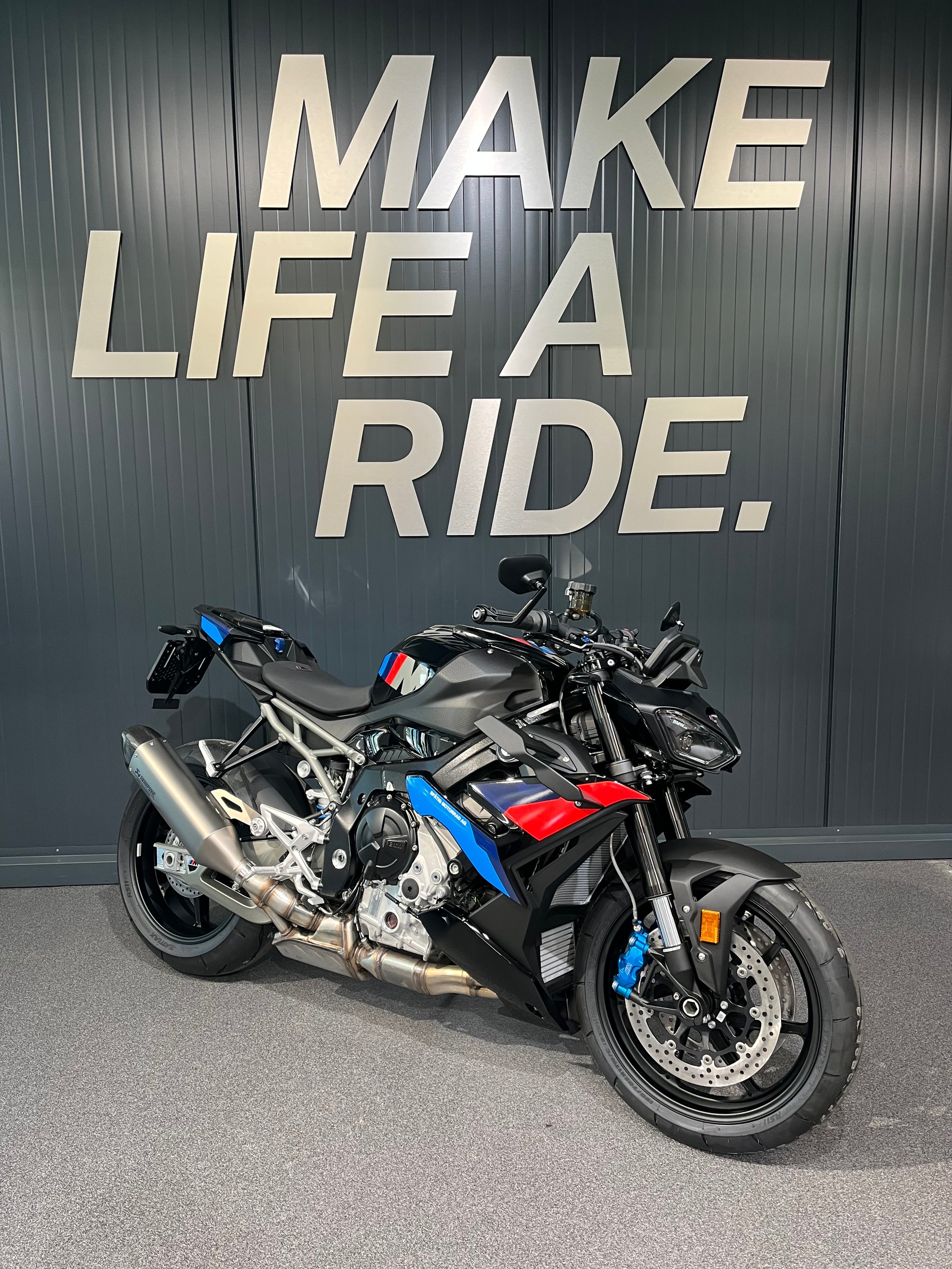 BMW M 1000 R-image-1