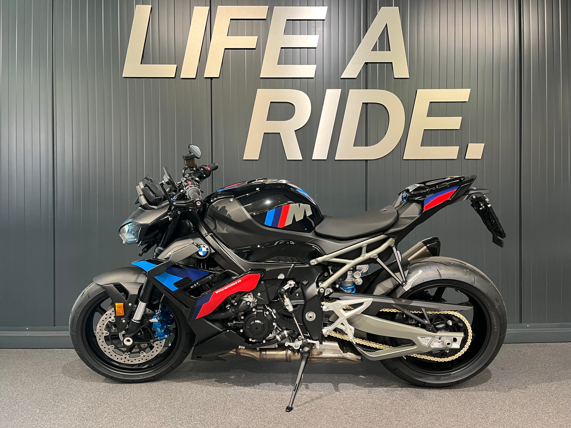 BMW M 1000 R-image-2