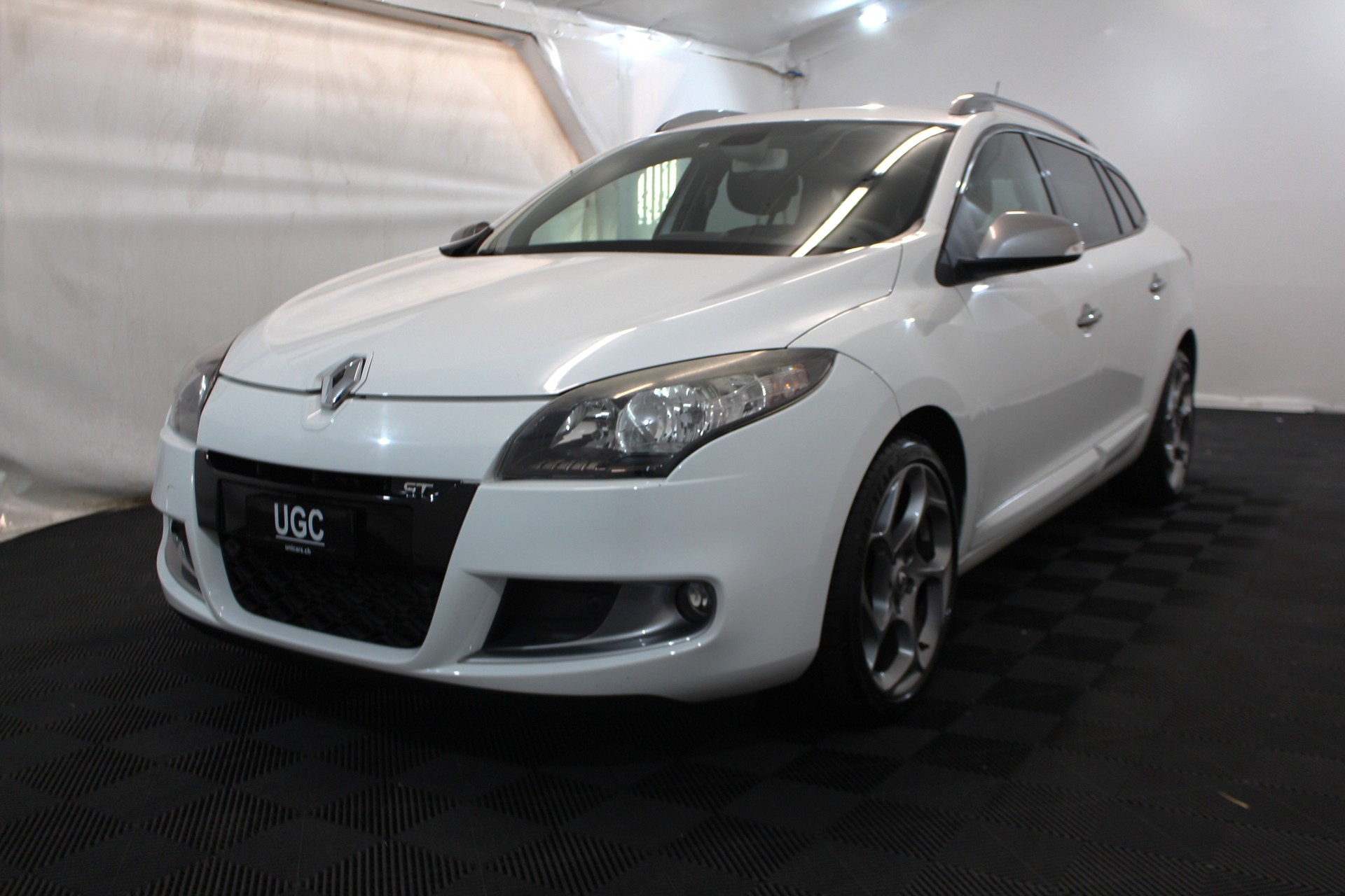 RENAULT Mégane Grandtour 2.0 dCi 160 GT-showroom-element-2