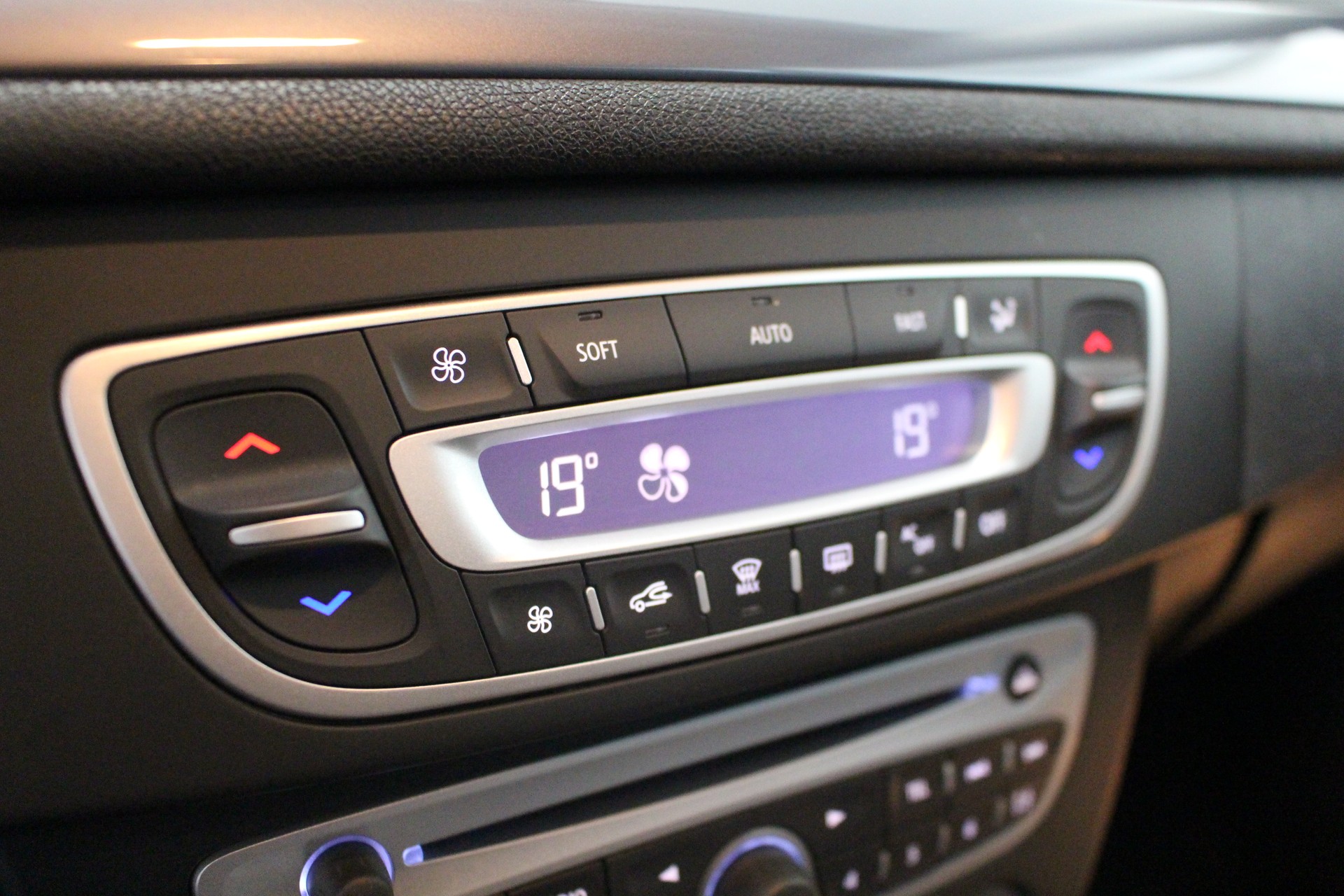 RENAULT Mégane Grandtour 2.0 dCi 160 GT-image-17