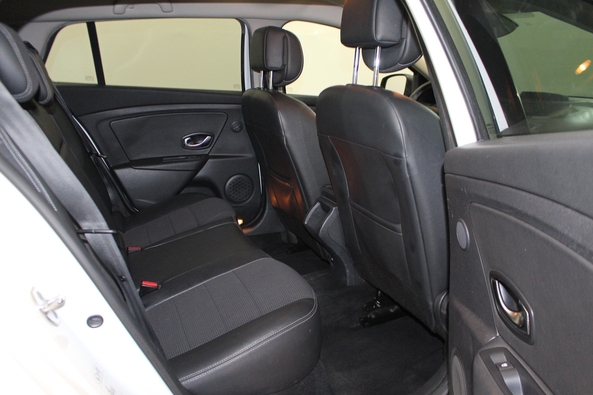 RENAULT Mégane Grandtour 2.0 dCi 160 GT-image-9