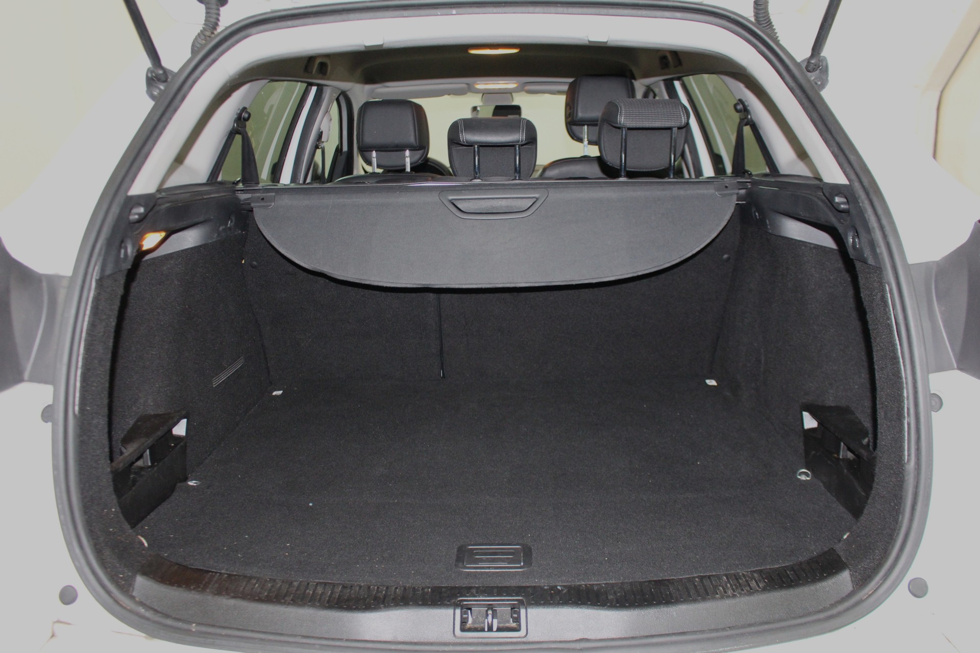 RENAULT Mégane Grandtour 2.0 dCi 160 GT-image-8