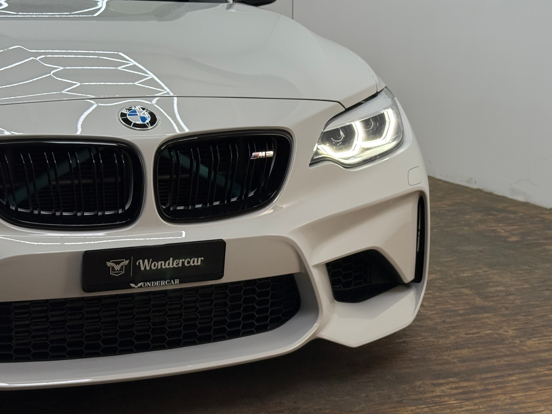 BMW M2 Drivelogic-showroom-element-3