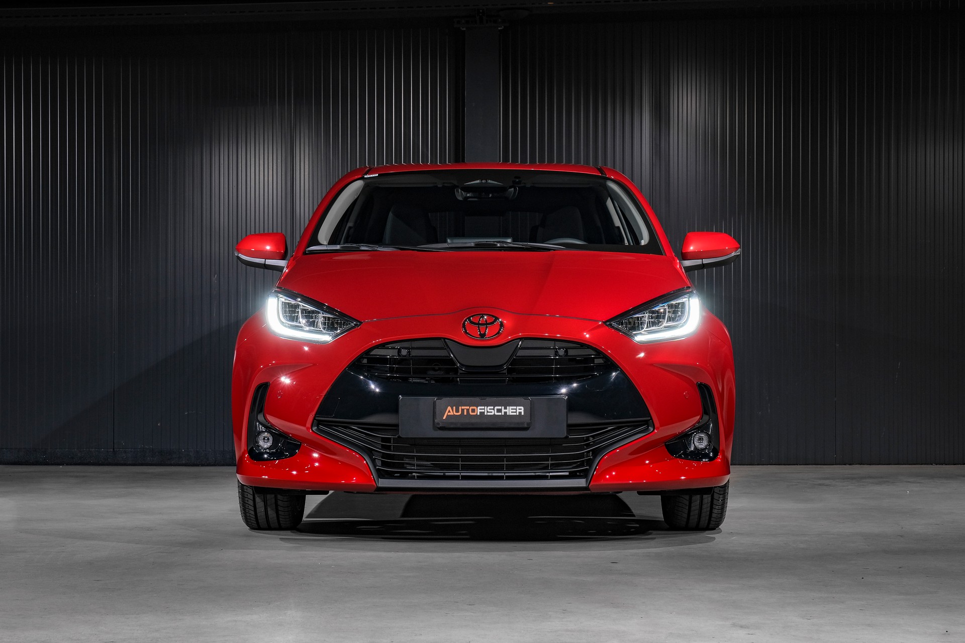 TOYOTA Yaris 1.5 e-CVT-showroom-element-2