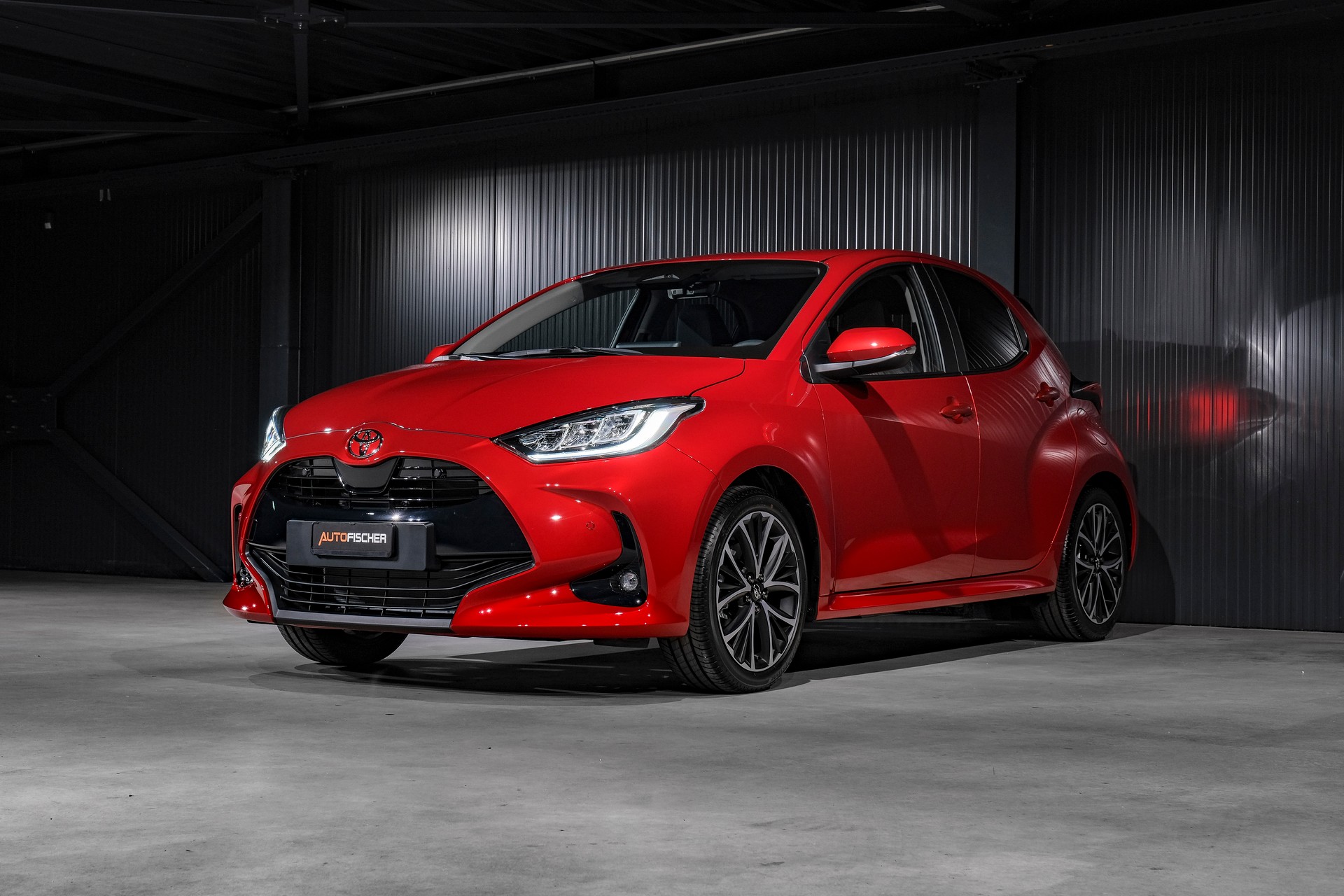 TOYOTA Yaris 1.5 e-CVT-showroom-element-3