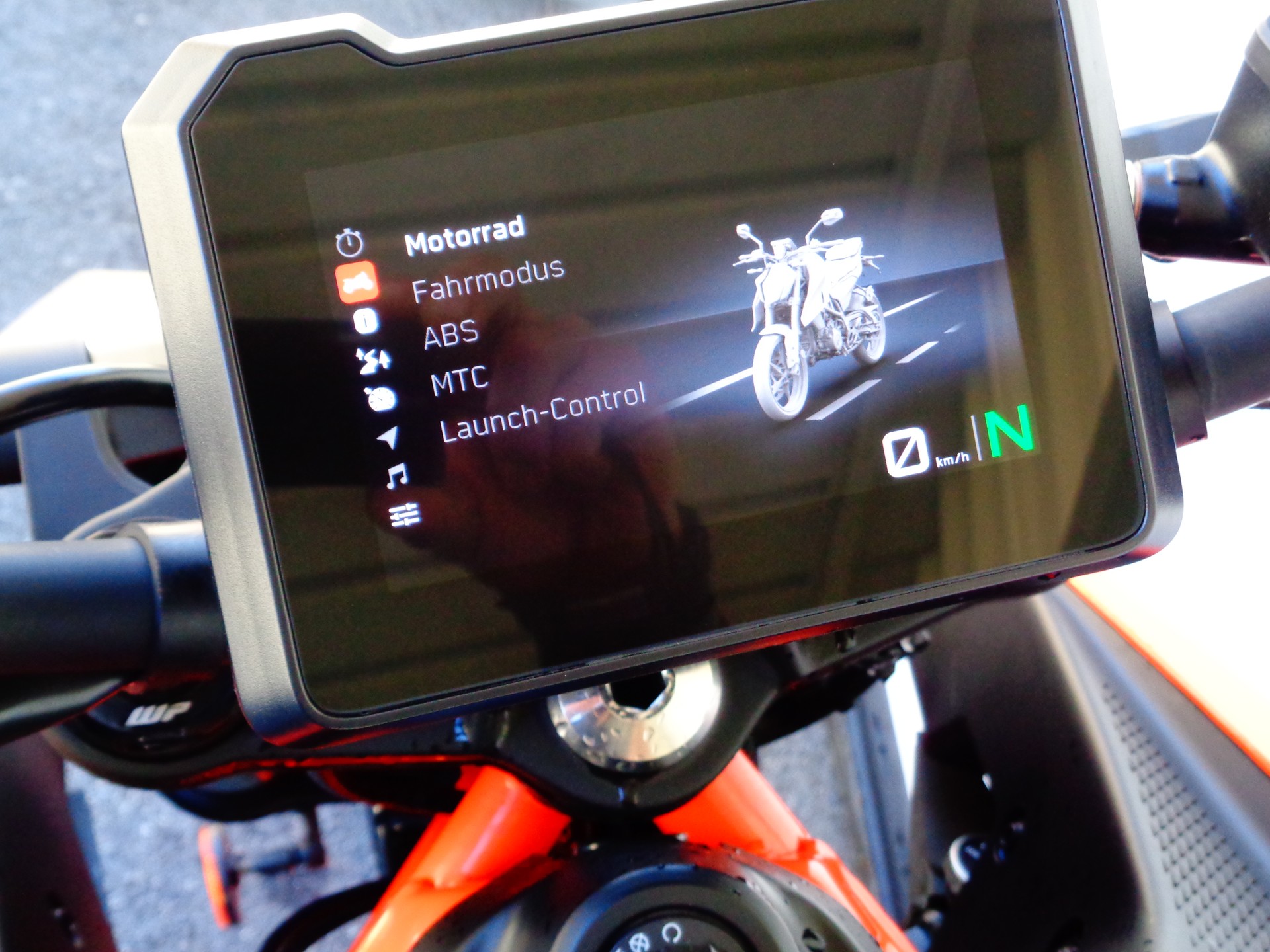 KTM 390 Duke-image-8