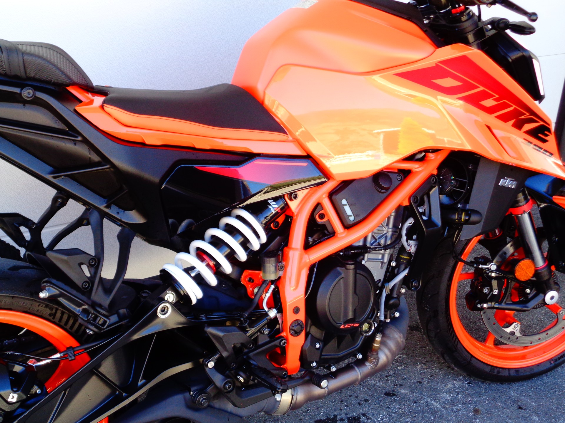 KTM 390 Duke-image-5