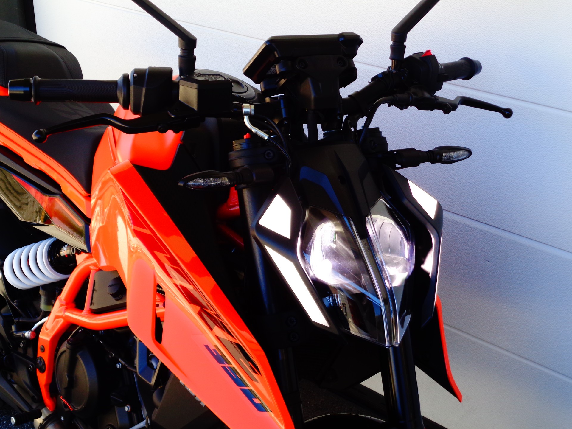 KTM 390 Duke-image-3