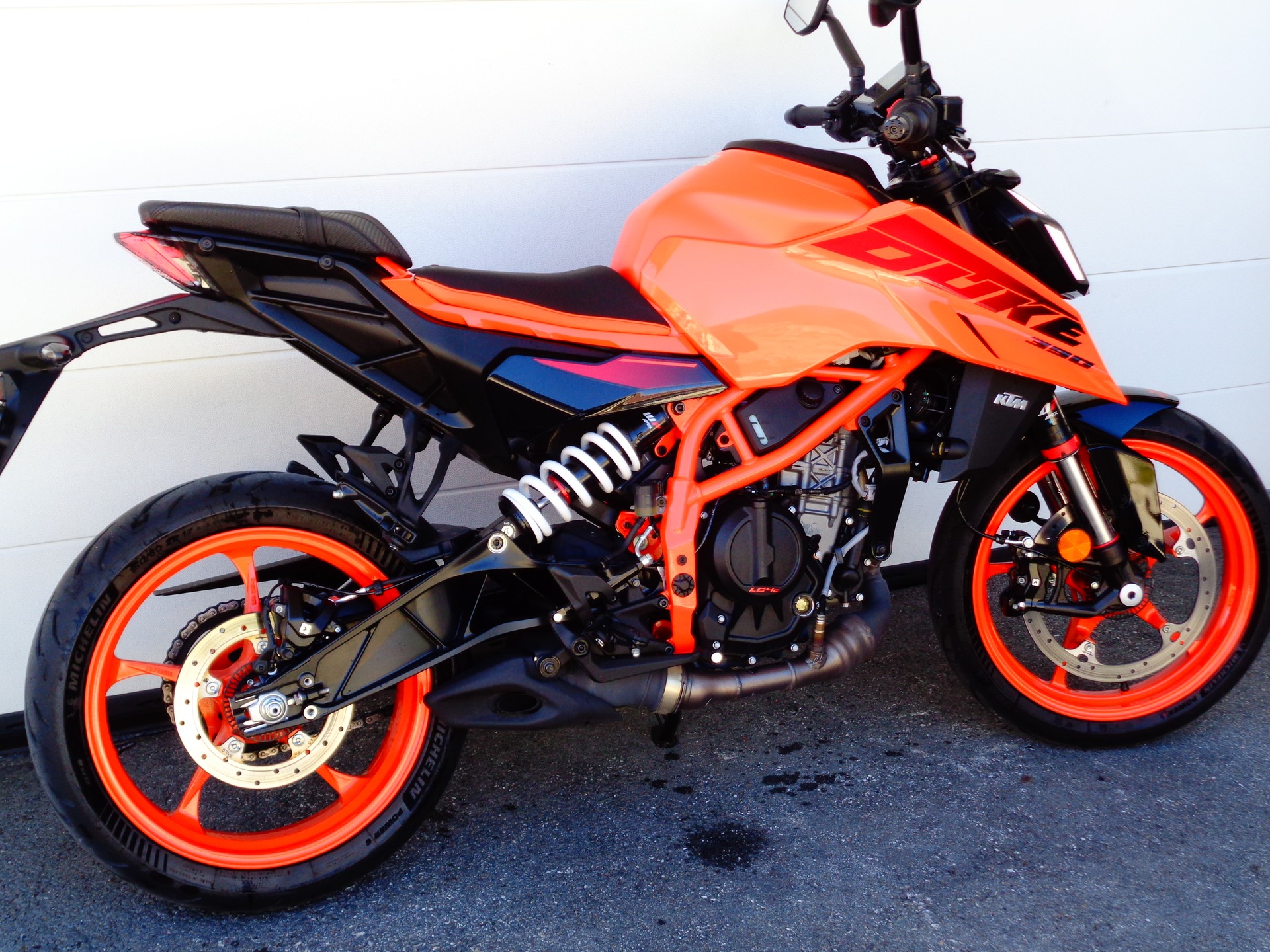 KTM 390 Duke-image-4