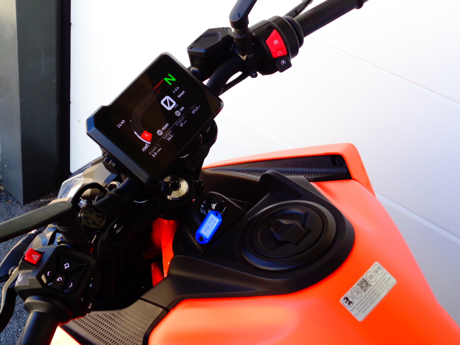 KTM 390 Duke-image-6