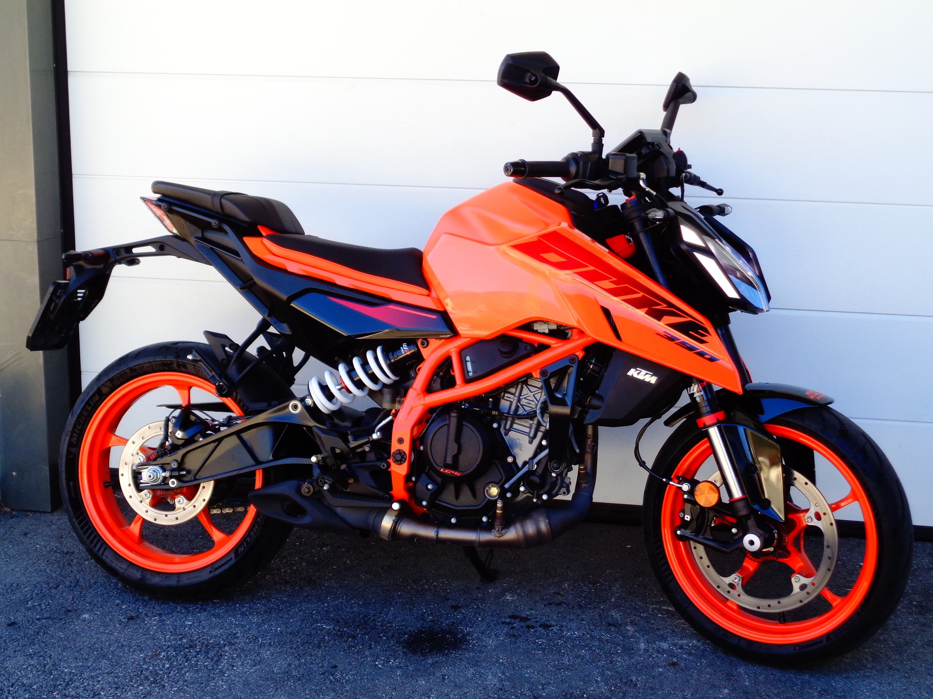 KTM 390 Duke-image-1