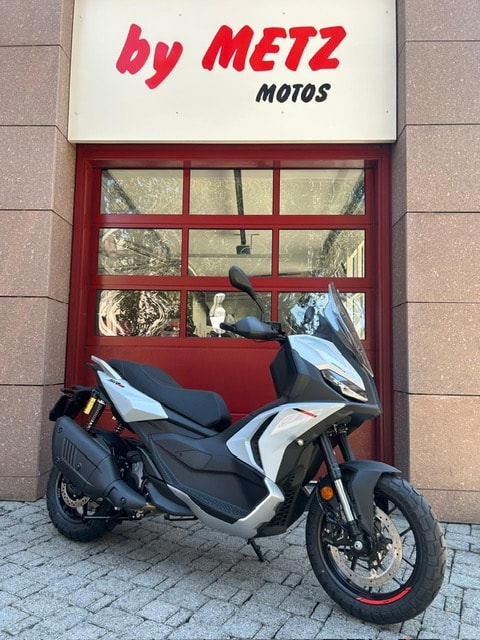 APRILIA SR GT 400-image-0