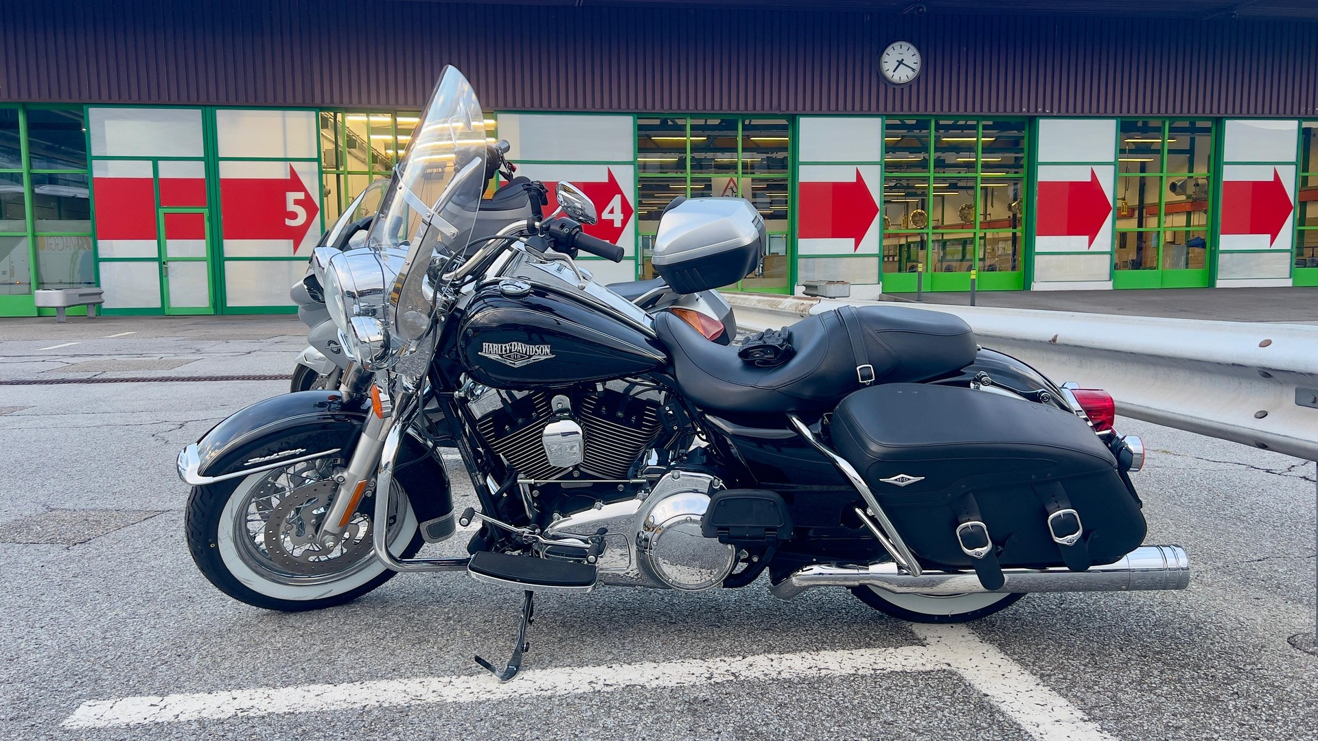 HARLEY-DAVIDSON FLHRC Road King Classic 103 ABS-image-1