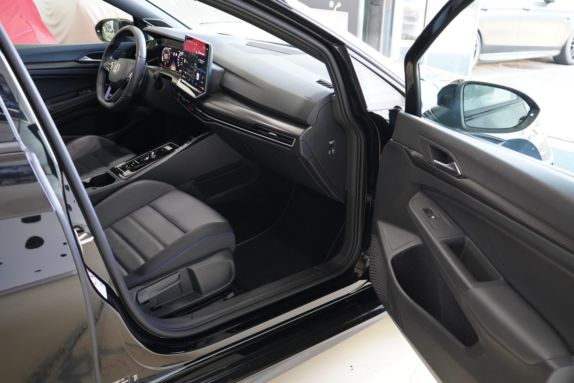 VW Golf 2.0 TSI R Black Edition DSG 4 Motion / Akrapovic * APR **-image-25