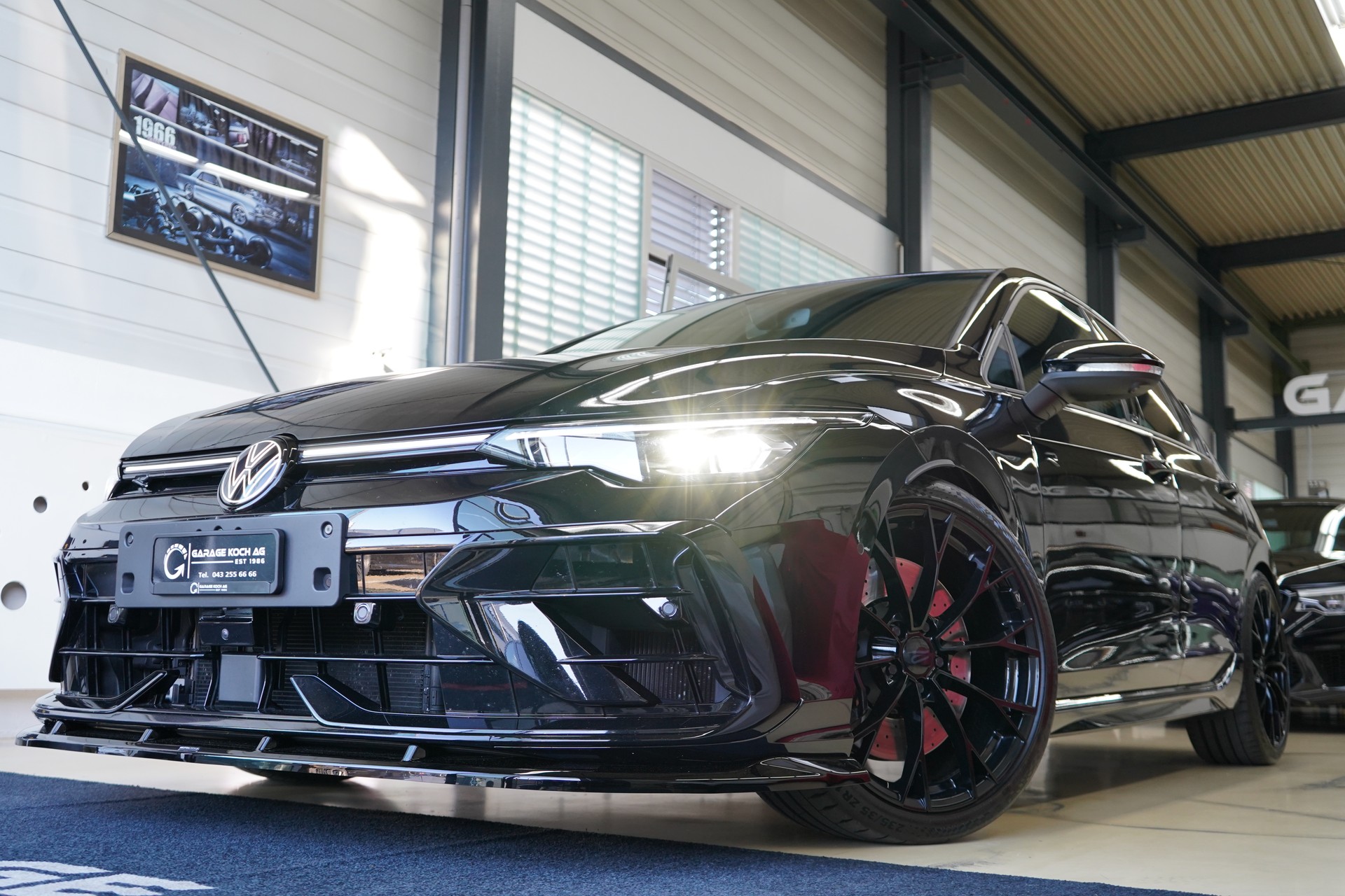 VW Golf 2.0 TSI R Black Edition DSG 4 Motion / Akrapovic * APR **-showroom-element-1