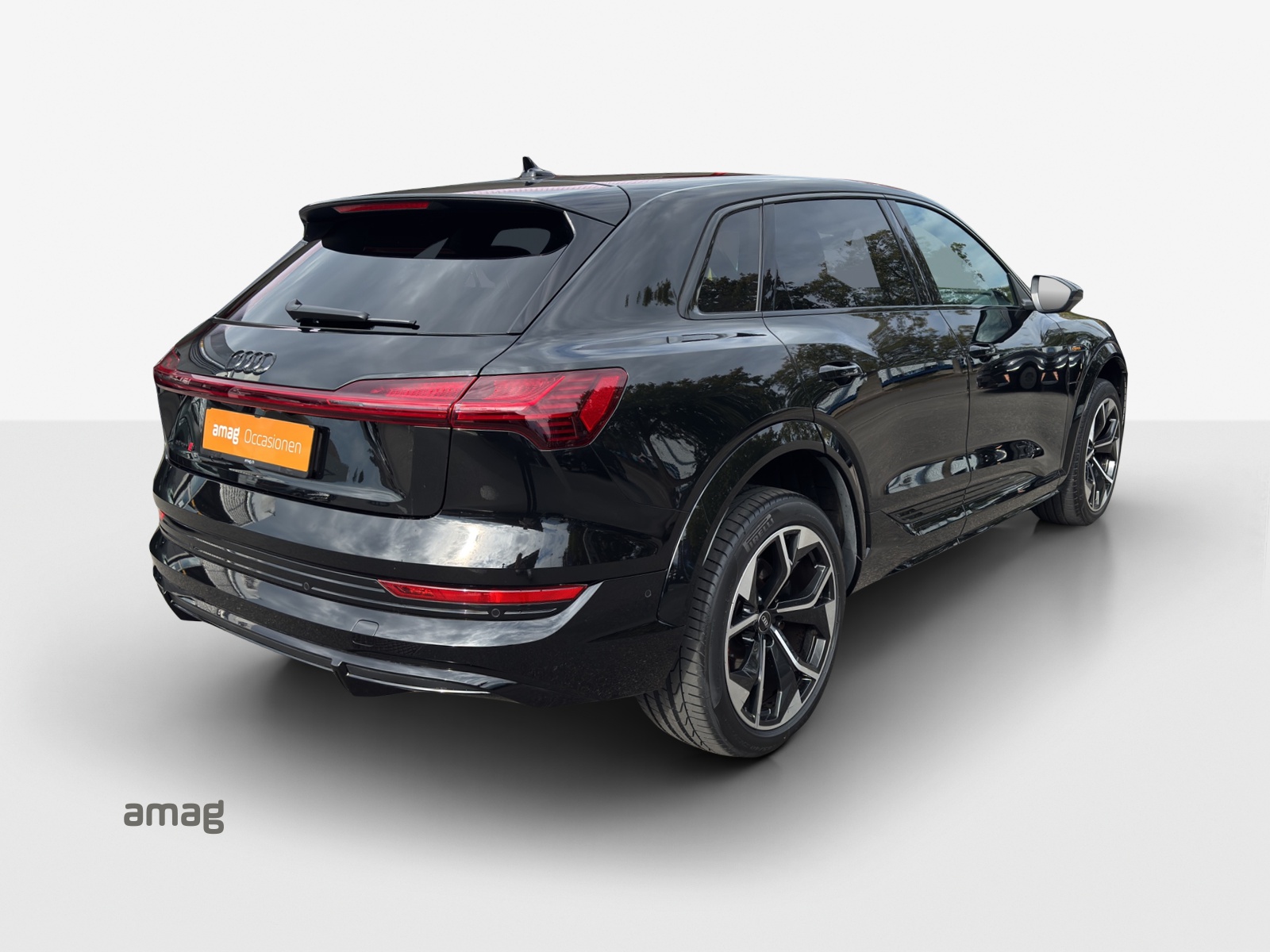 AUDI e-tron S quattro-image-4