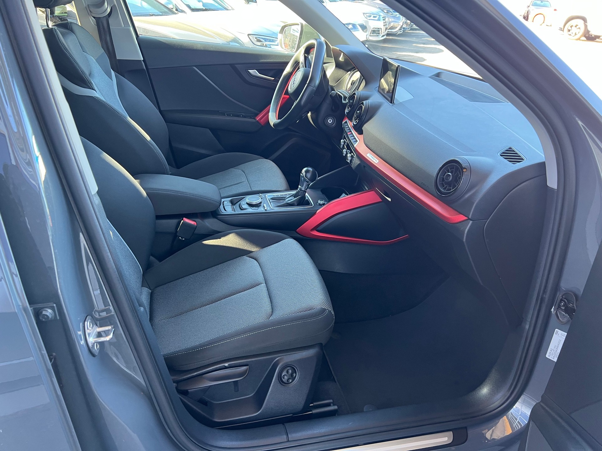 AUDI Q2 2.0 TDI sport quattro S-tronic ** Navi * AHK 1800kg. * 8 fach * frisch ab MFK **-image-12